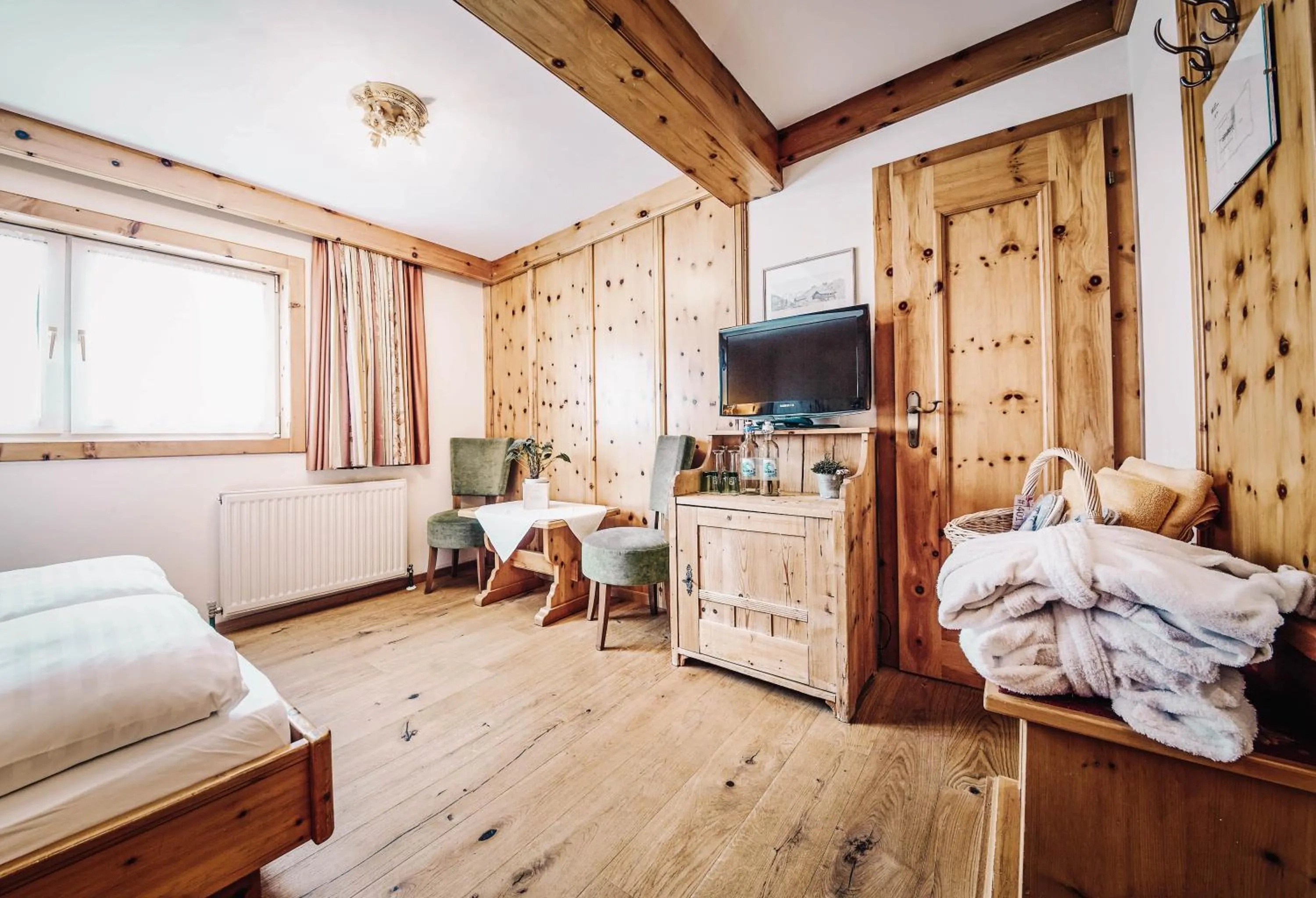 Photo of the whole room, Bed in Hotel Glücksschmiede - Hinterglemm