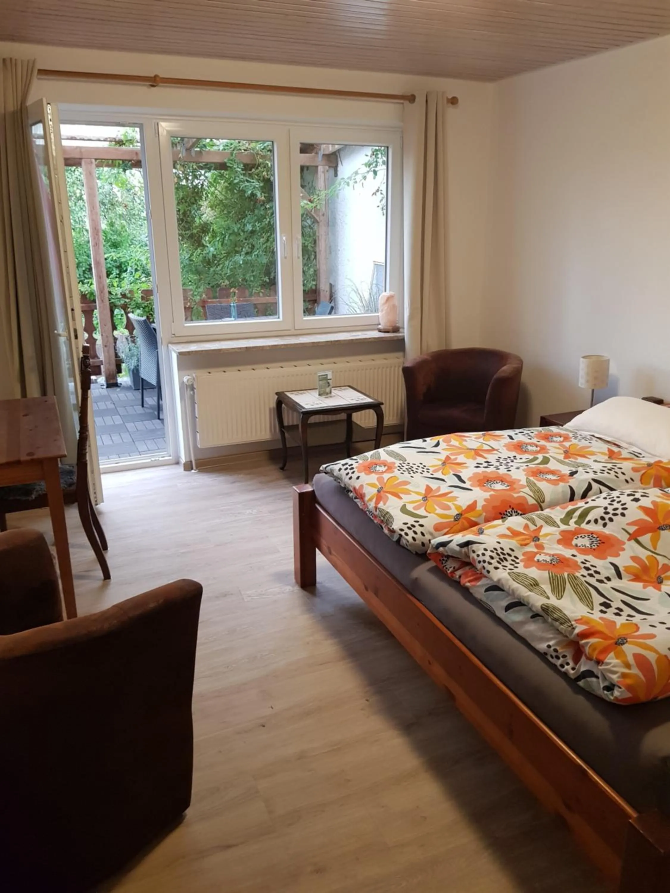 Garden view, Bed in Room and kitchen im Katerberg