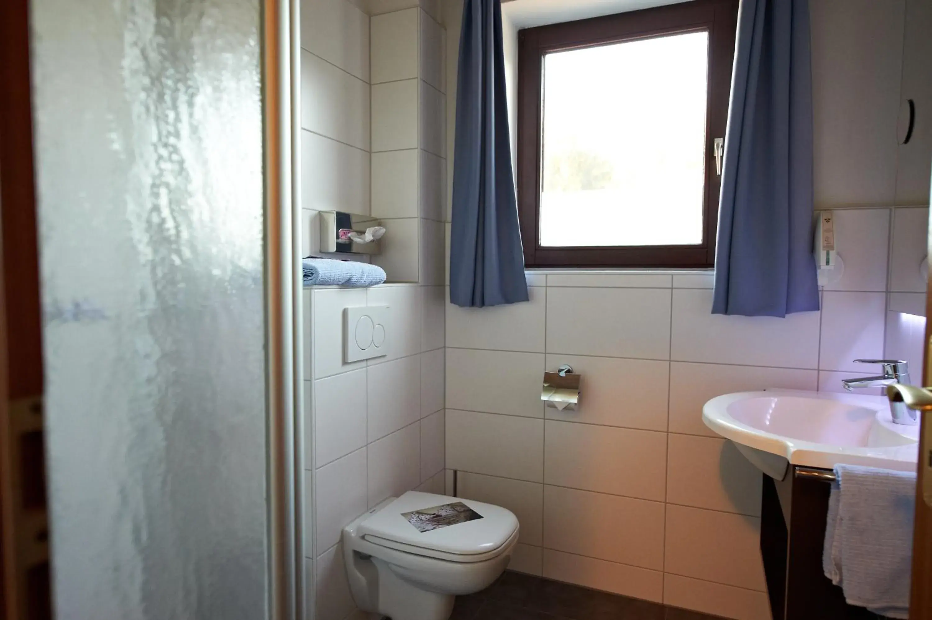 Single Room with Bathroom - single occupancy in Room and kitchen im Katerberg Single Room with Bathroom - single occupancy in Room and kitchen im Katerberg