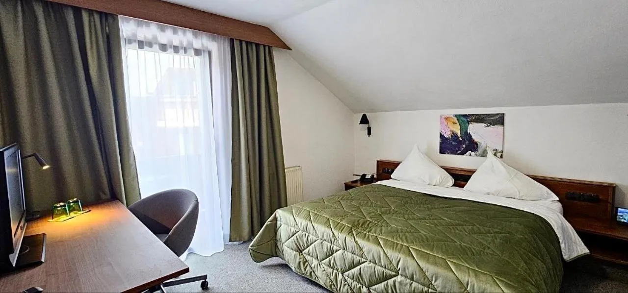 Photo of the whole room, Bed in Mountains Hotel