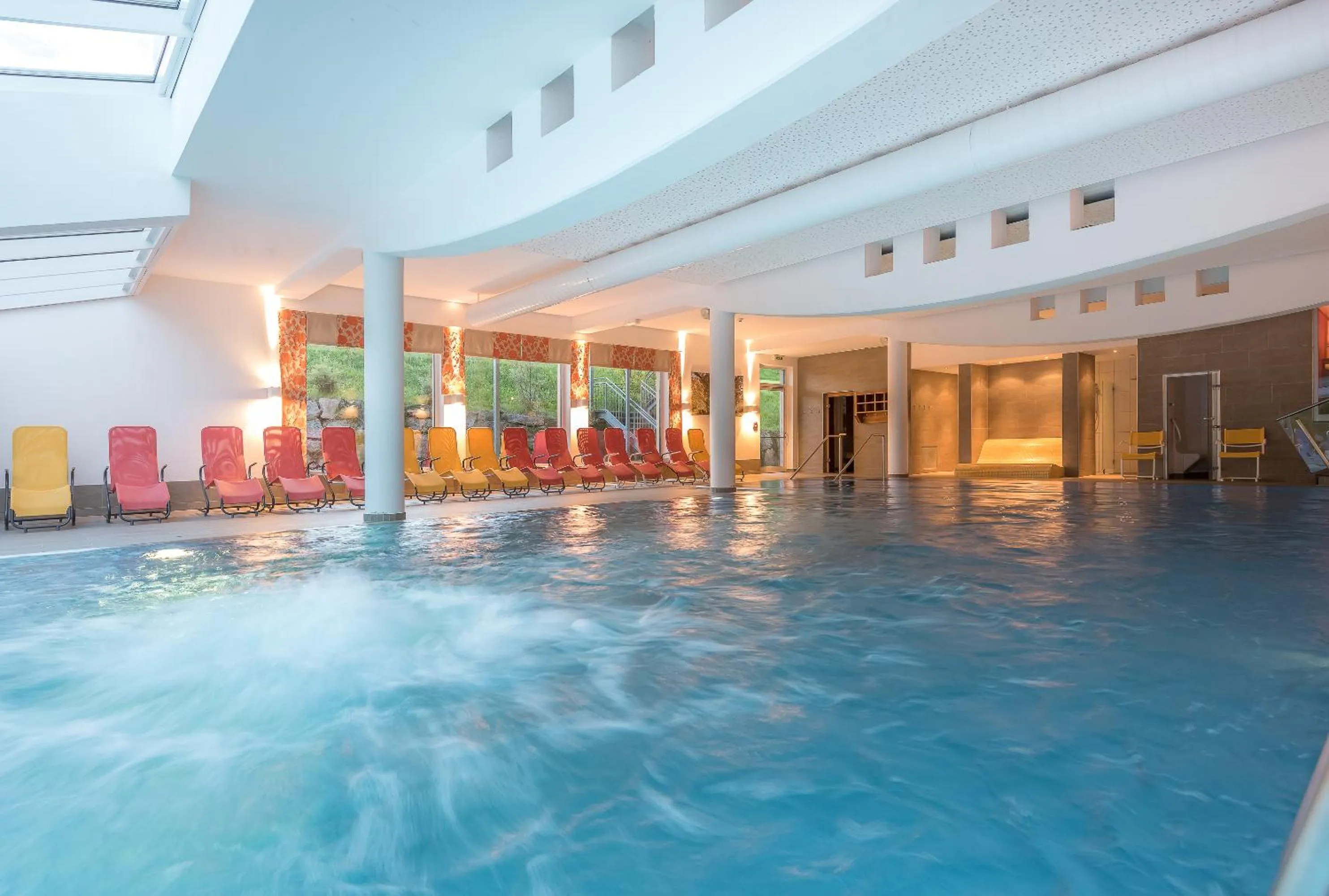 Swimming pool in Hotel Leonhard