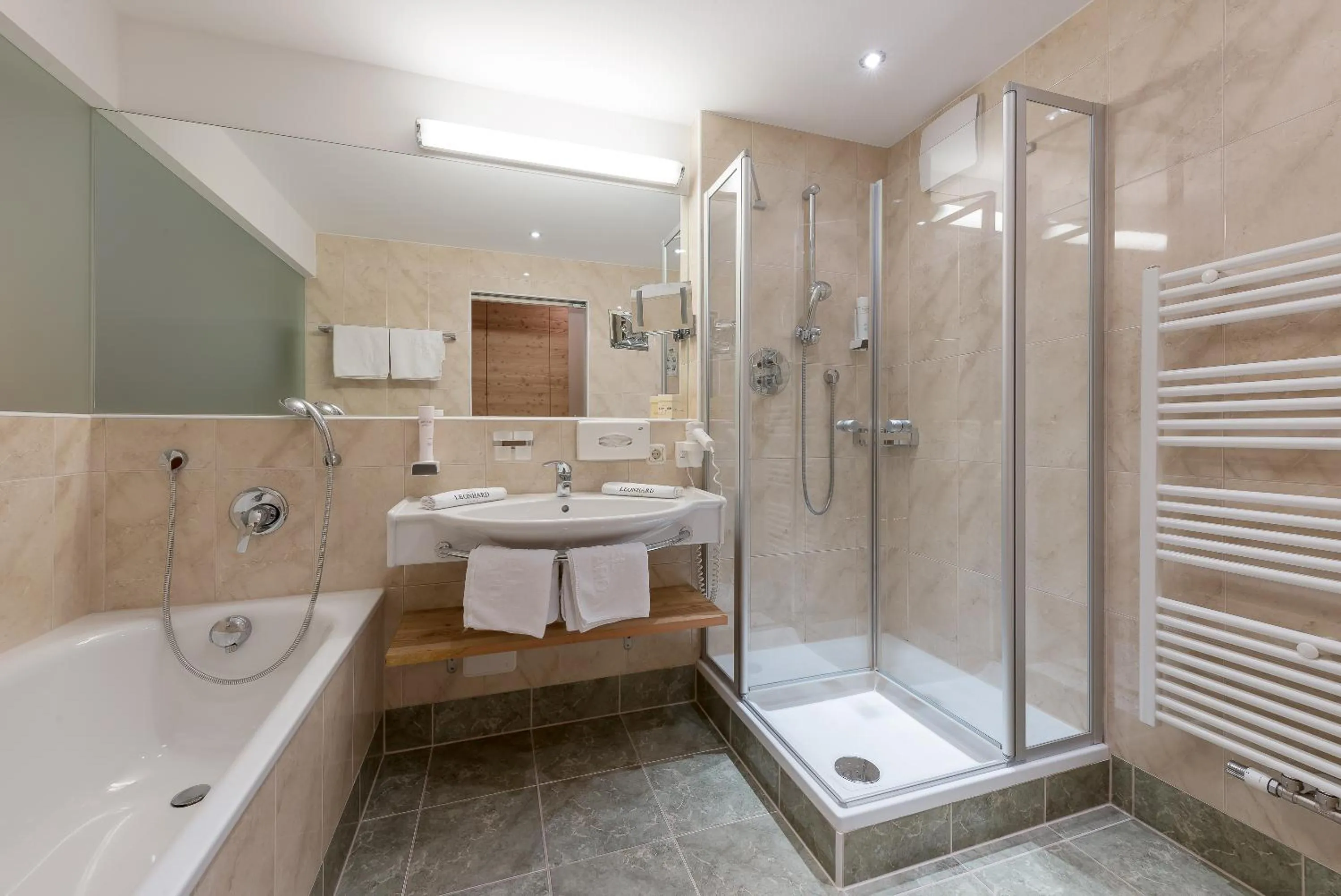 Bathroom in Hotel Leonhard