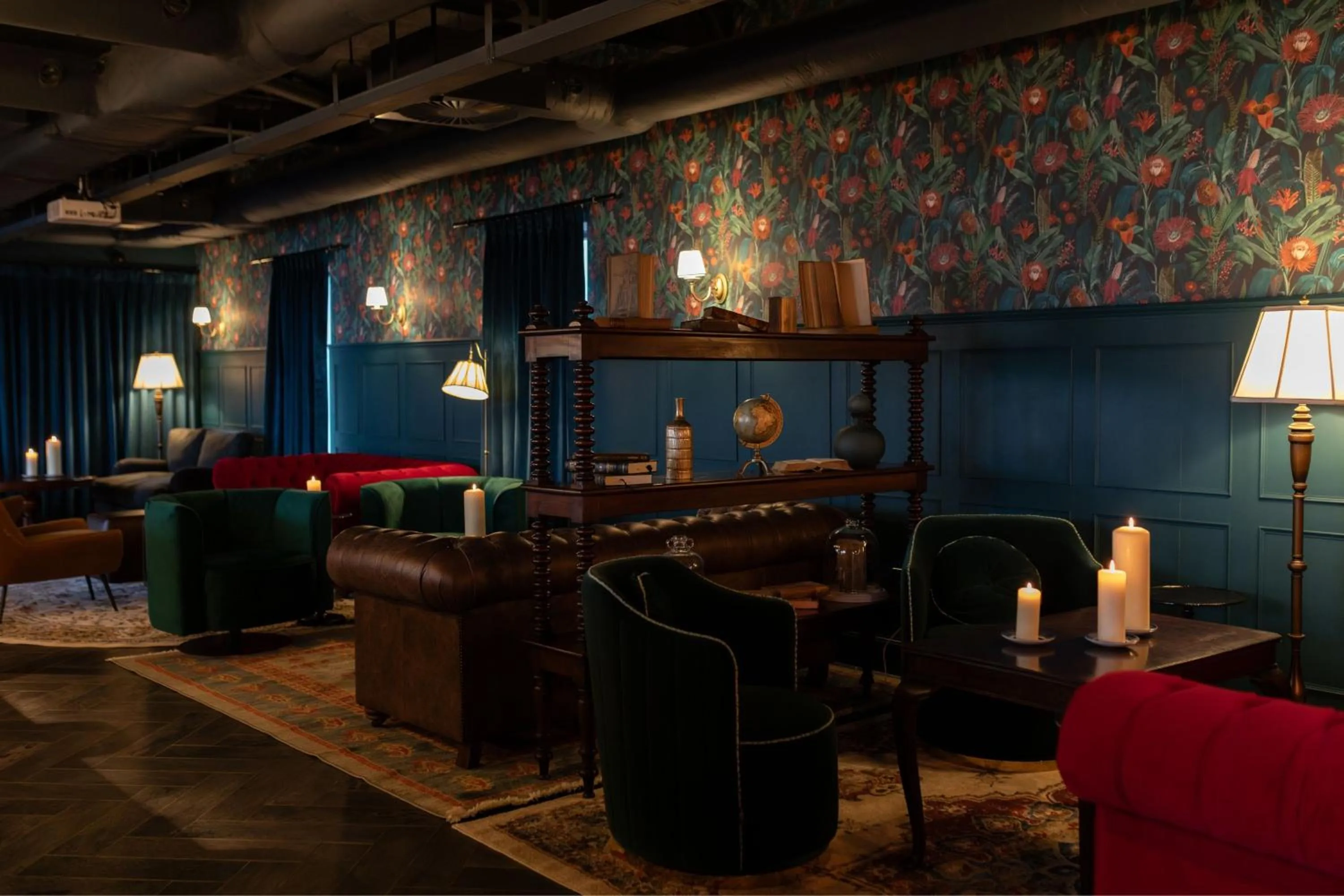 Lounge or bar in Moxy Edinburgh Fountainbridge