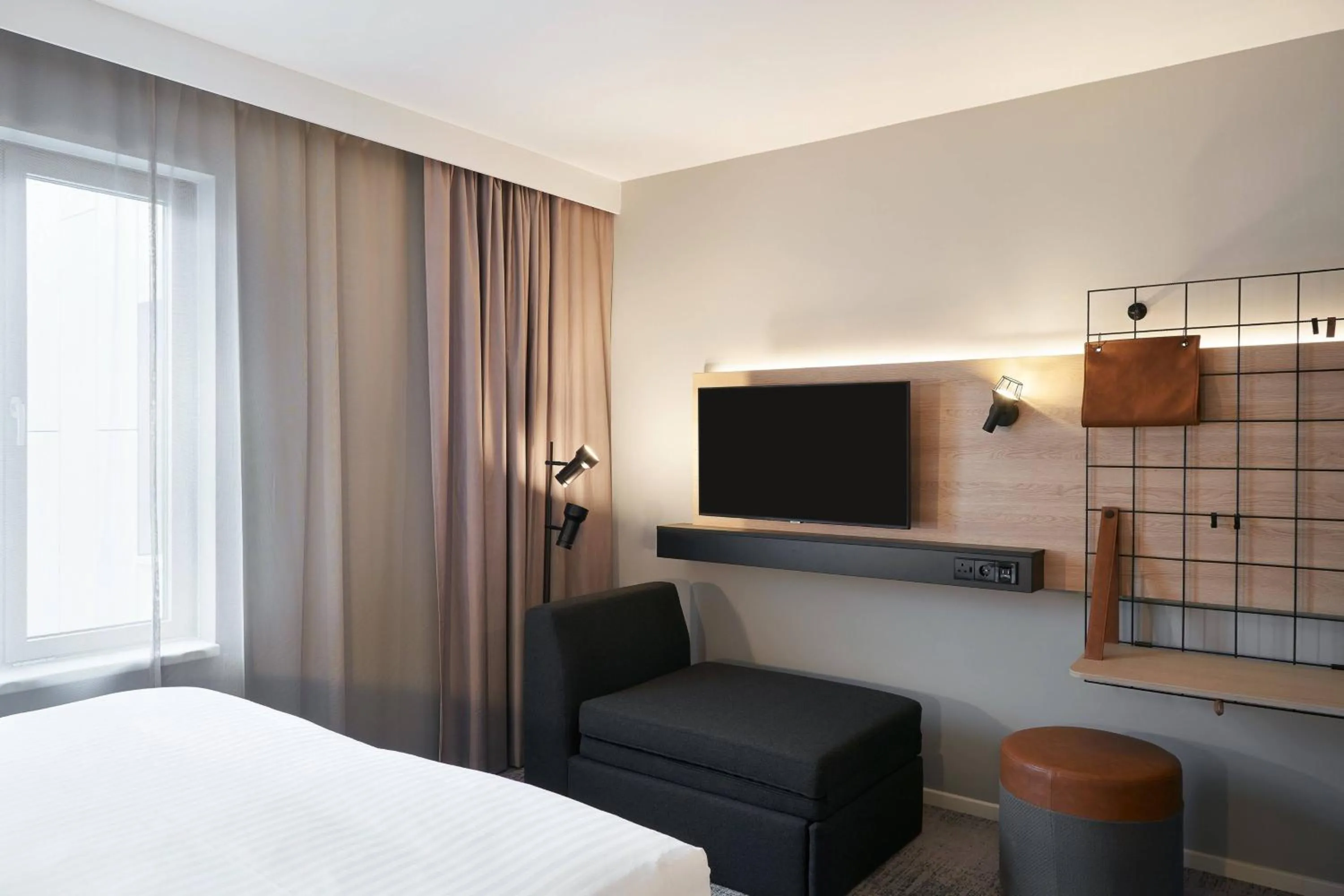 Photo of the whole room, Bed in Moxy Edinburgh Fountainbridge