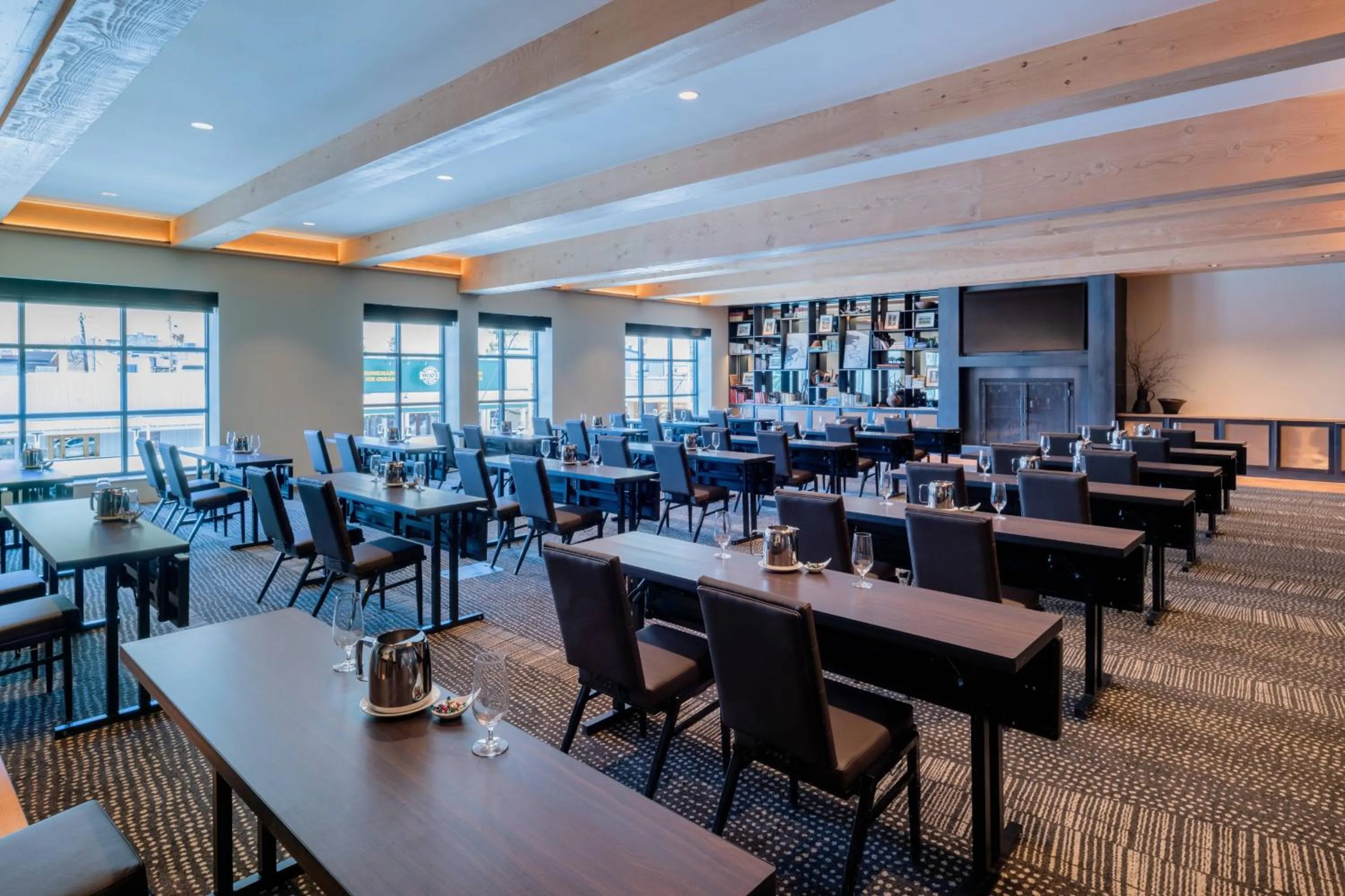 Meeting/conference room in The Cloudveil, Autograph Collection