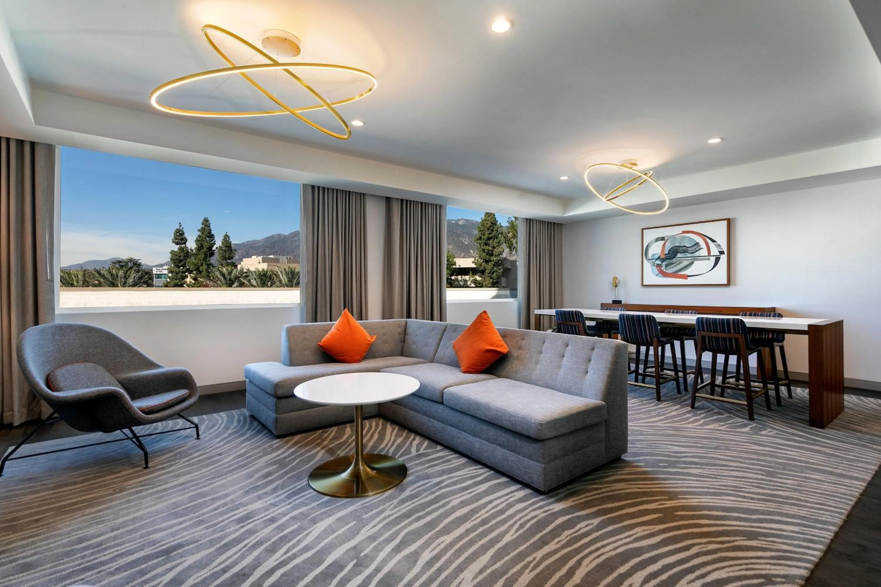 Photo of the whole room in Le Meridien Pasadena Arcadia