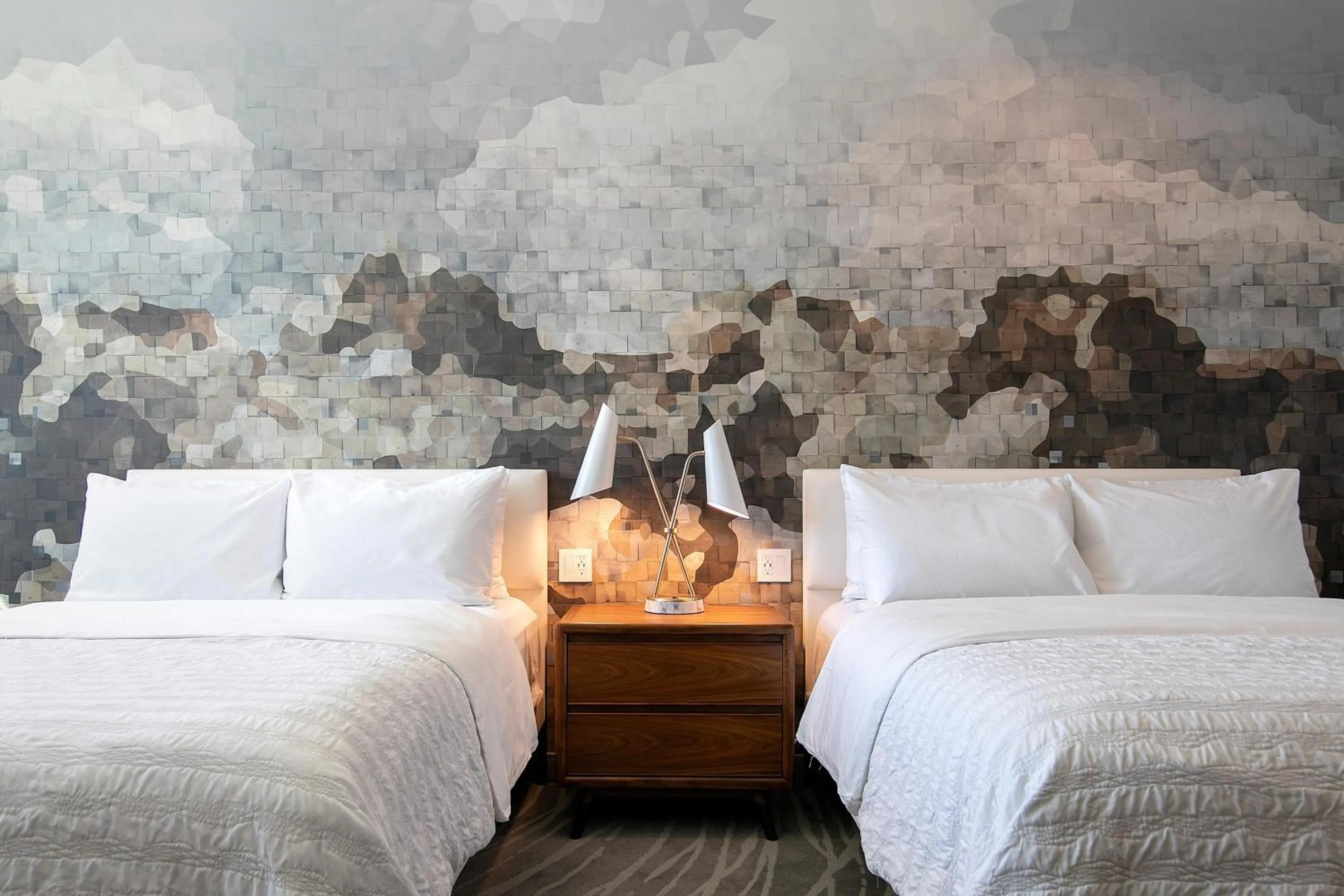 Photo of the whole room, Bed in Le Meridien Pasadena Arcadia