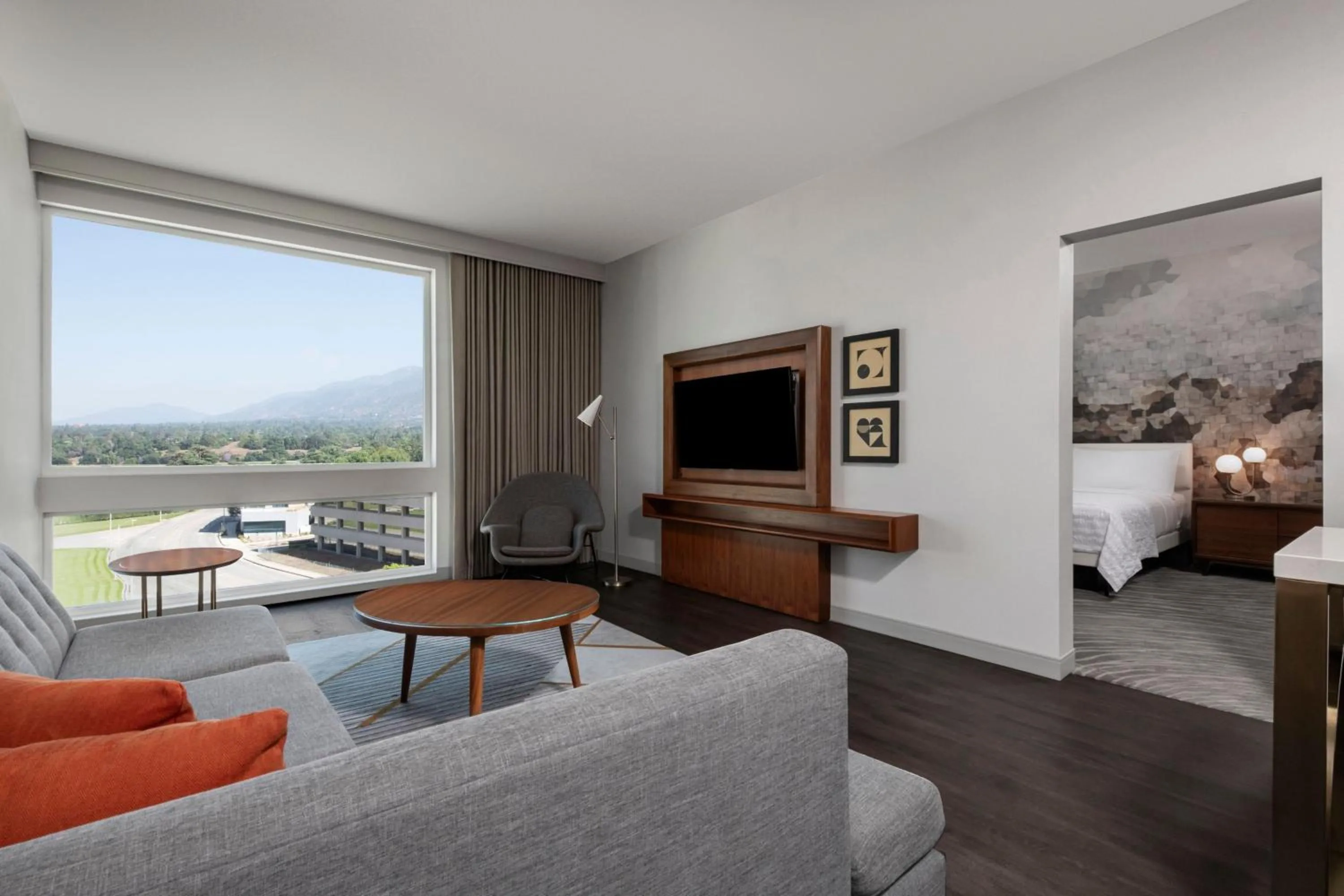 Photo of the whole room in Le Meridien Pasadena Arcadia