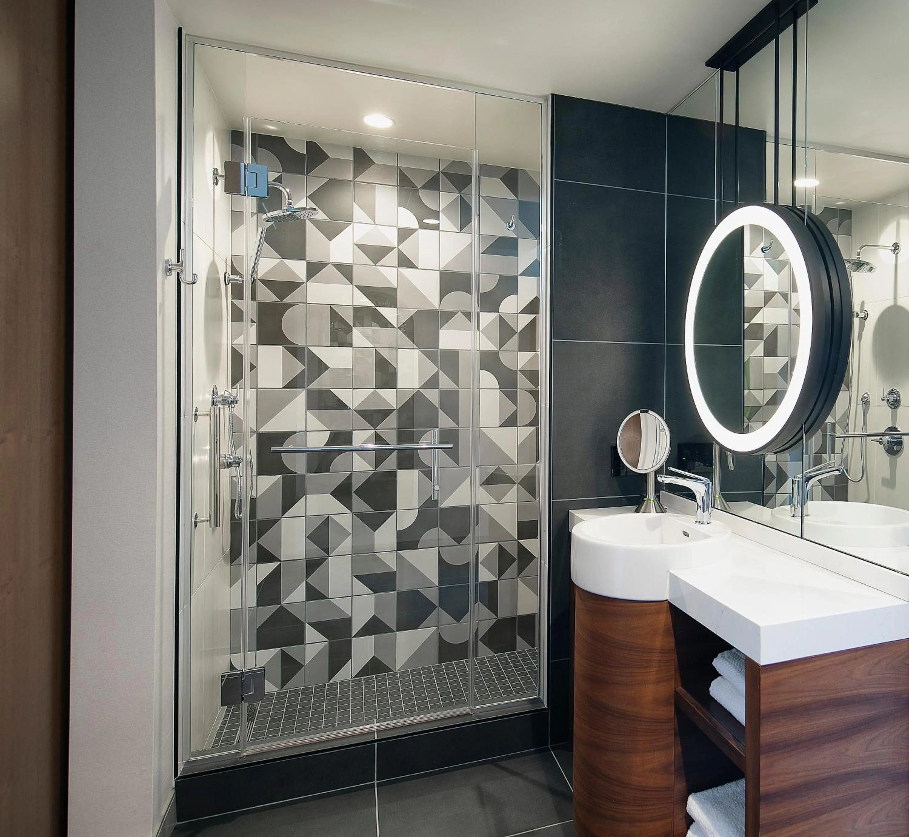 Shower in Le Meridien Pasadena Arcadia