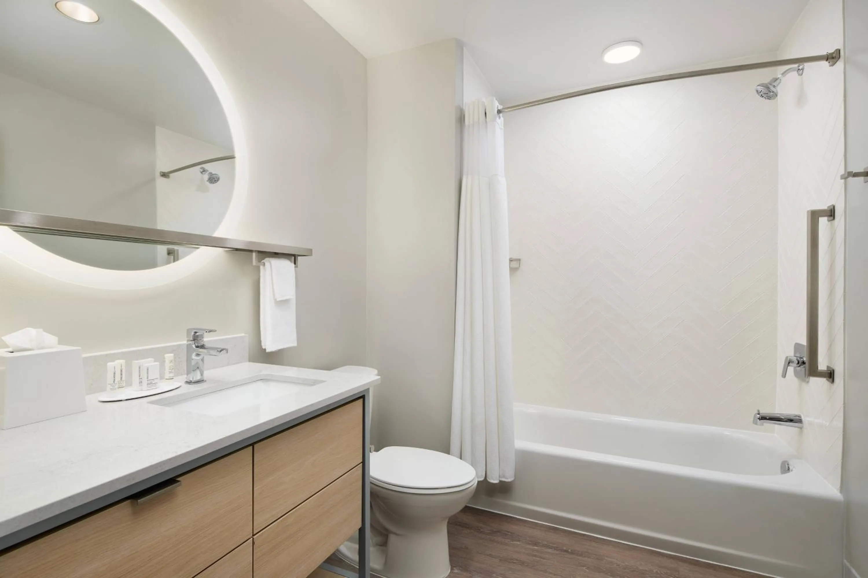 Bathroom in TownePlace Suites by Marriott Plant City