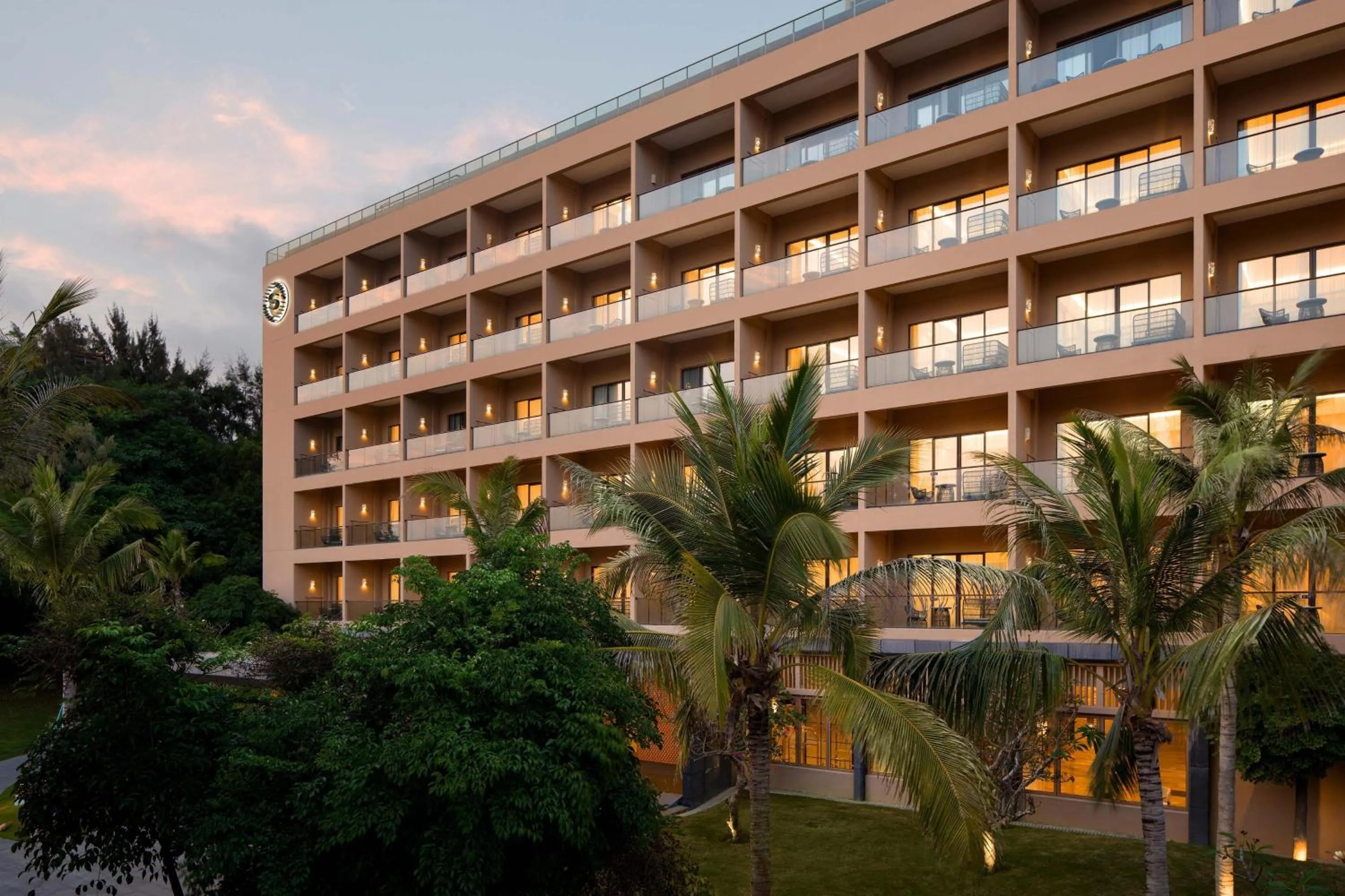 Property building in Sheraton Maoming Romantic Beach Resort