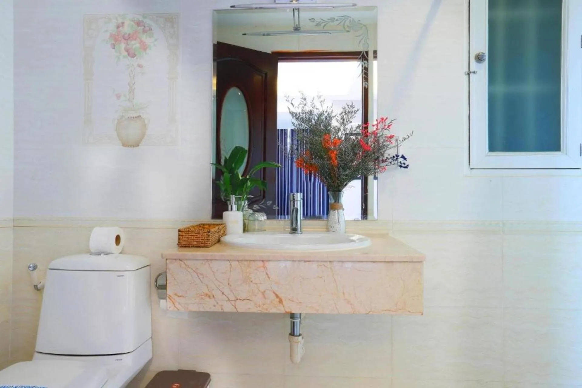 Bathroom in Lucky Star Hotel 266 De Tham