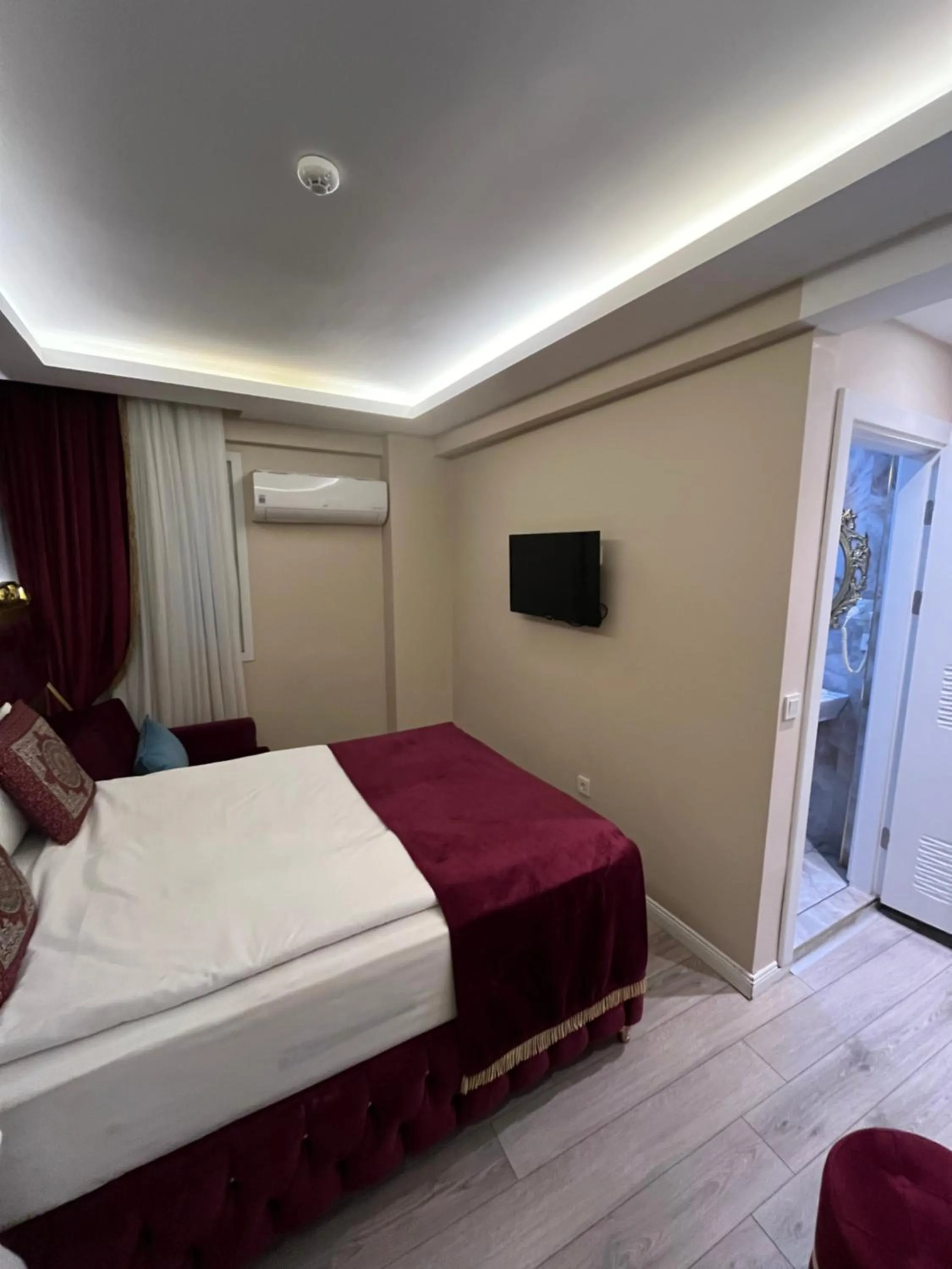 Bed in Constantinopolis Hotel