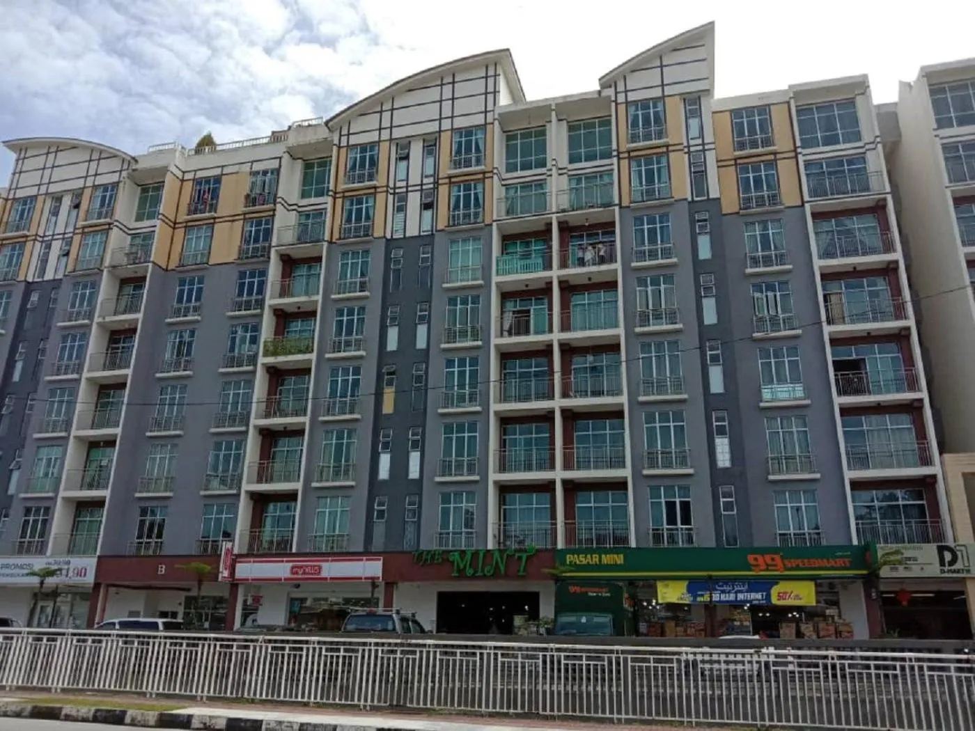 Property building in Zarena Somersquare Goldenhills Pasar Malam Tanah Rata Cameron Highlands