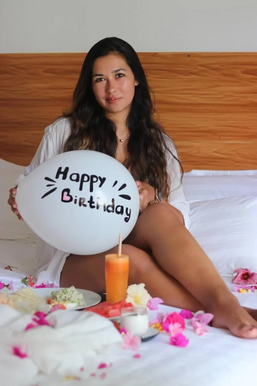 Guests in Dacha Thoddoo