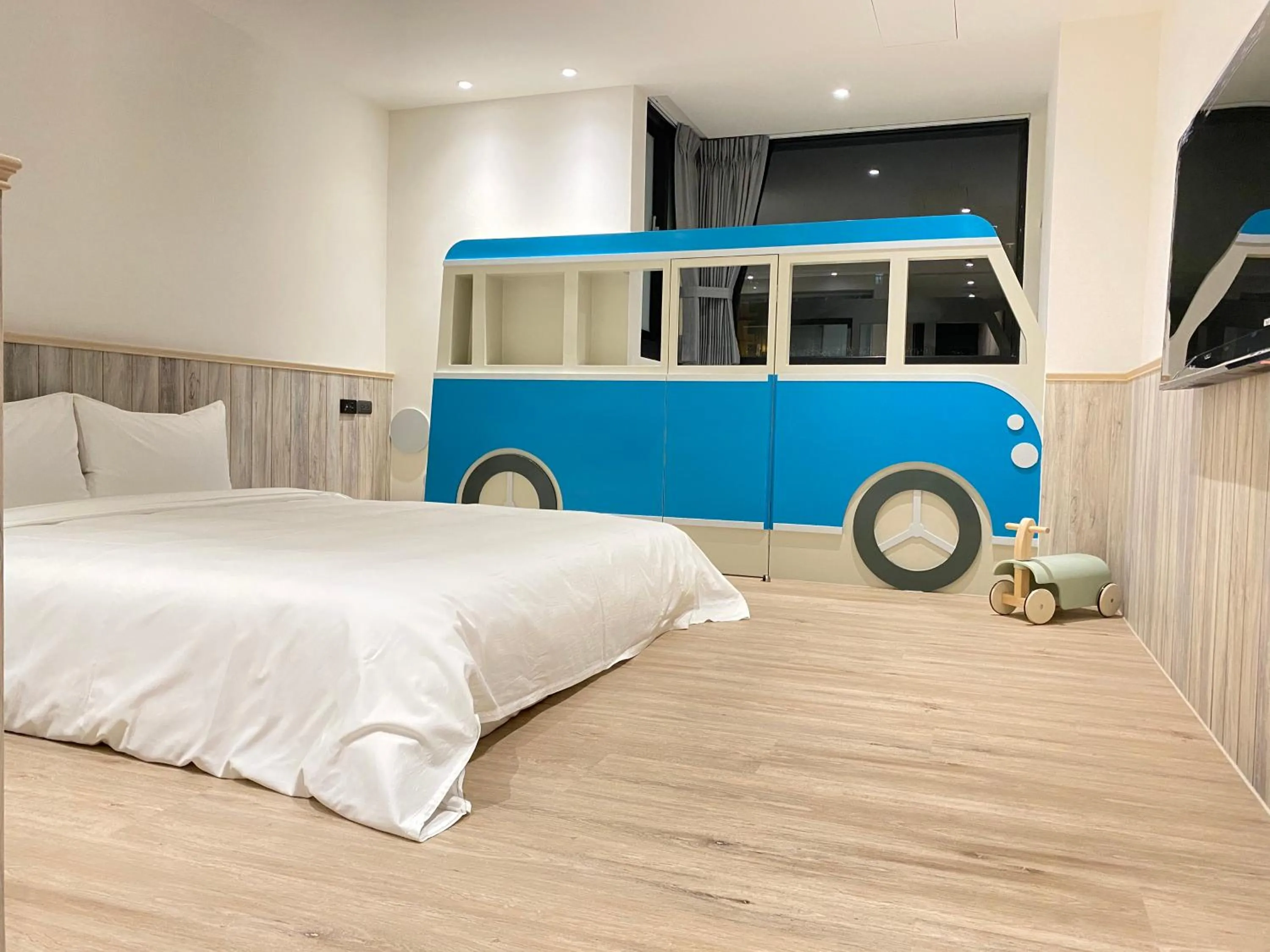 Photo of the whole room, Bed in Shineworld 11