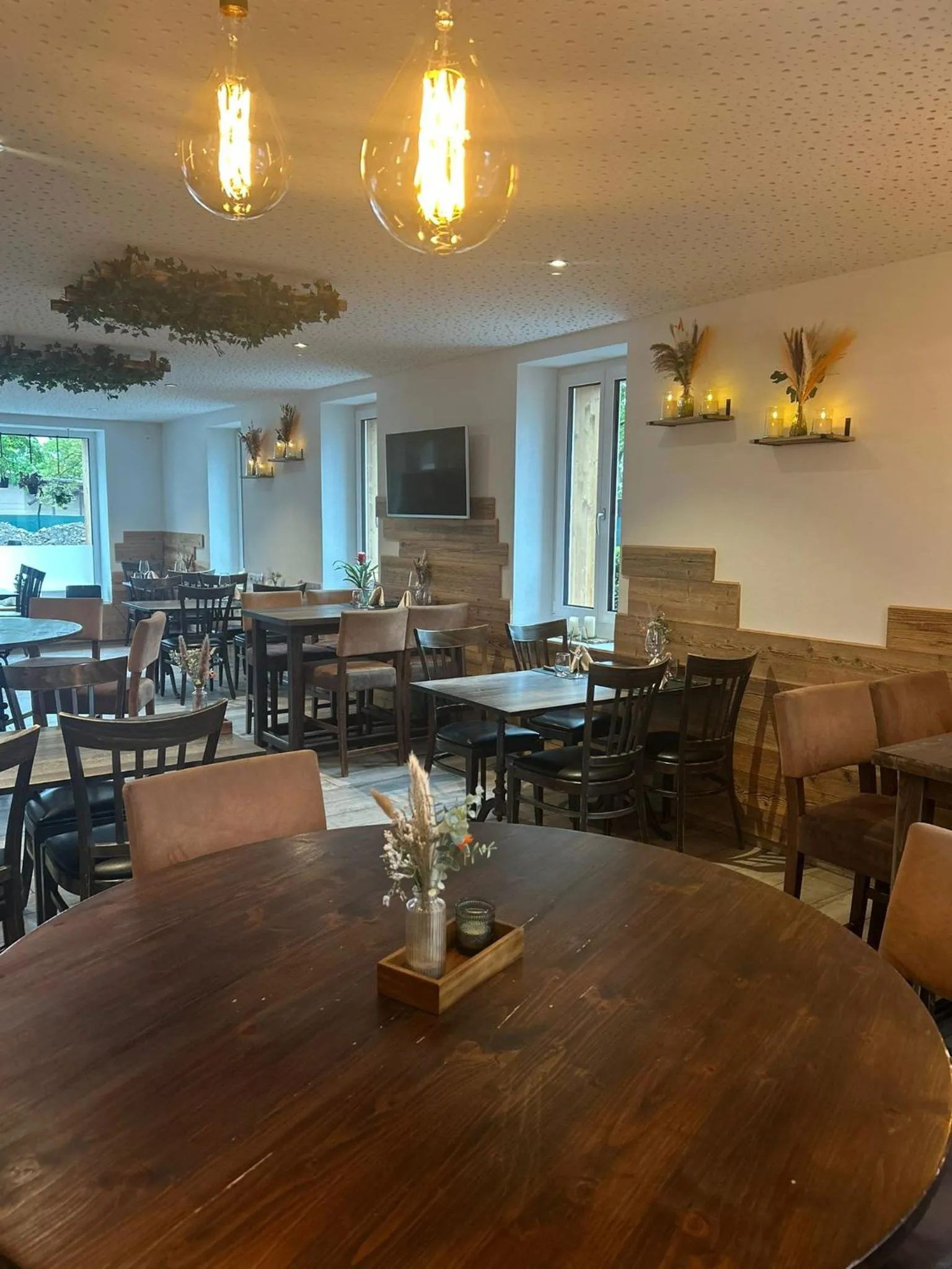 Restaurant/places to eat in Guesthouse Meitschi Thun - contactless self check-in