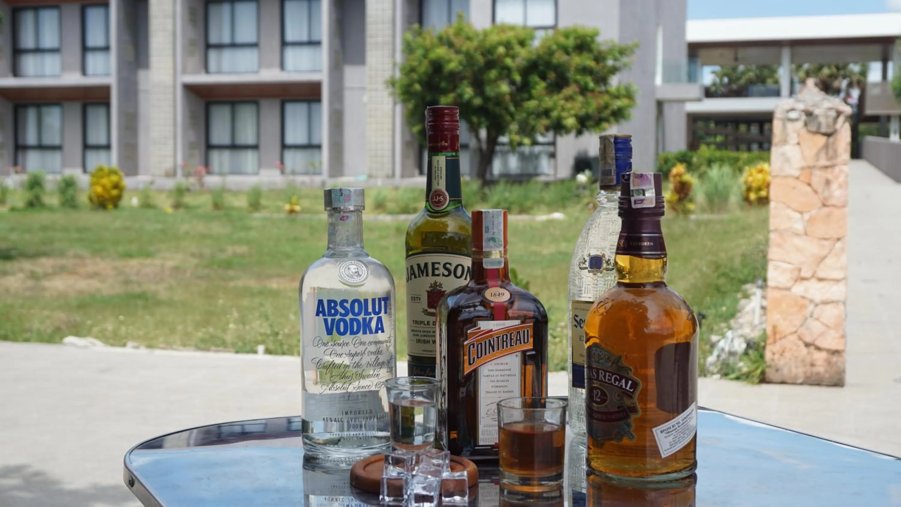 Lounge or bar in Kambaniru Beach Hotel and Resort