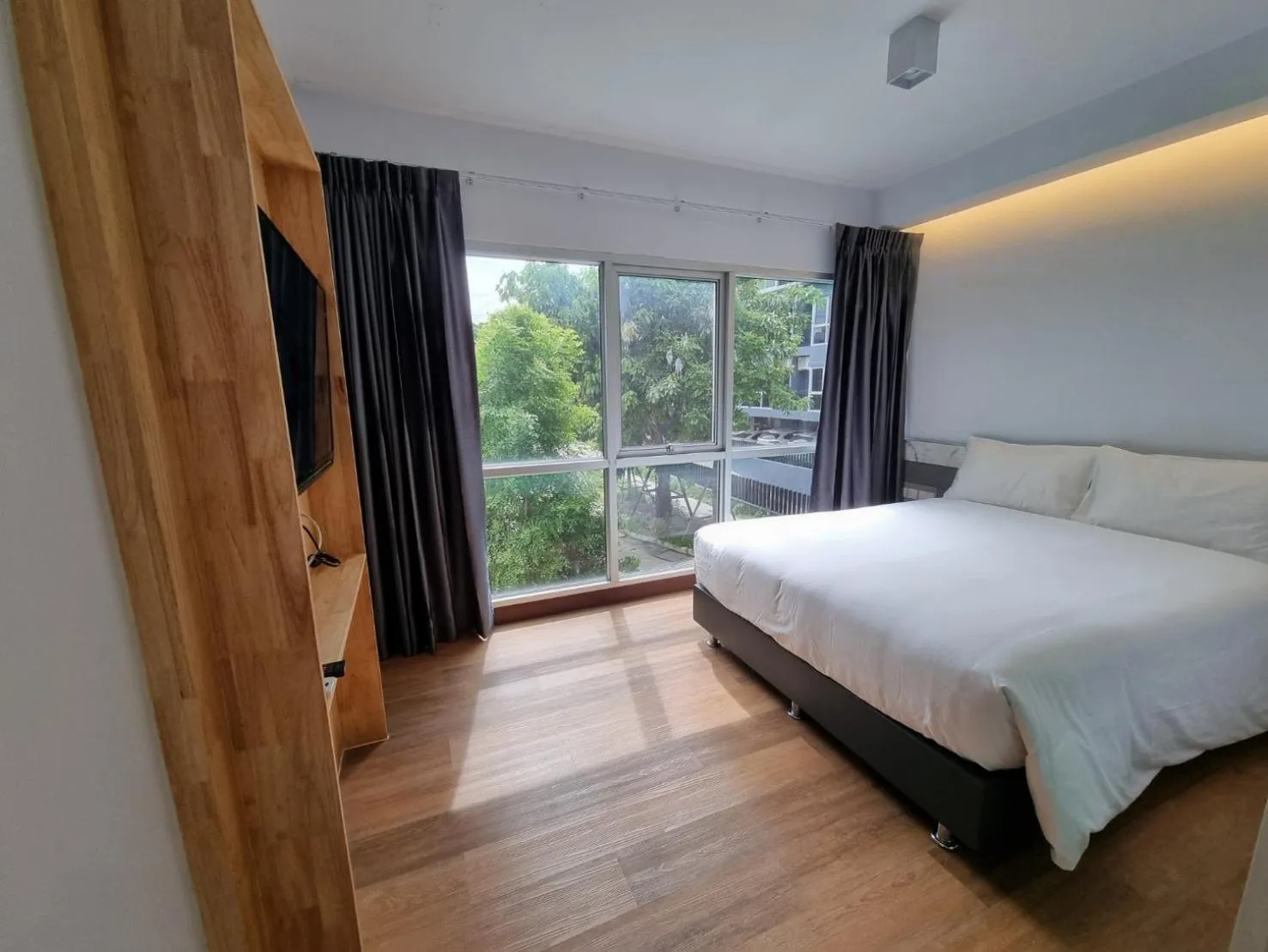 Bed in The Key Point Hotel