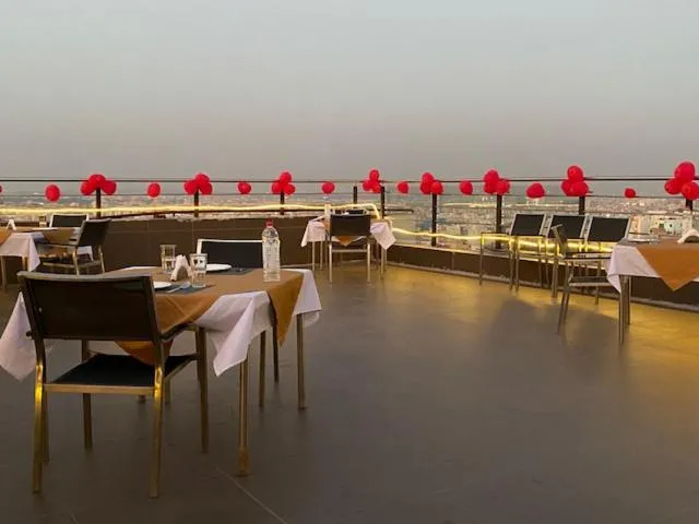 Restaurant/places to eat in Ebony Boutique Hotel