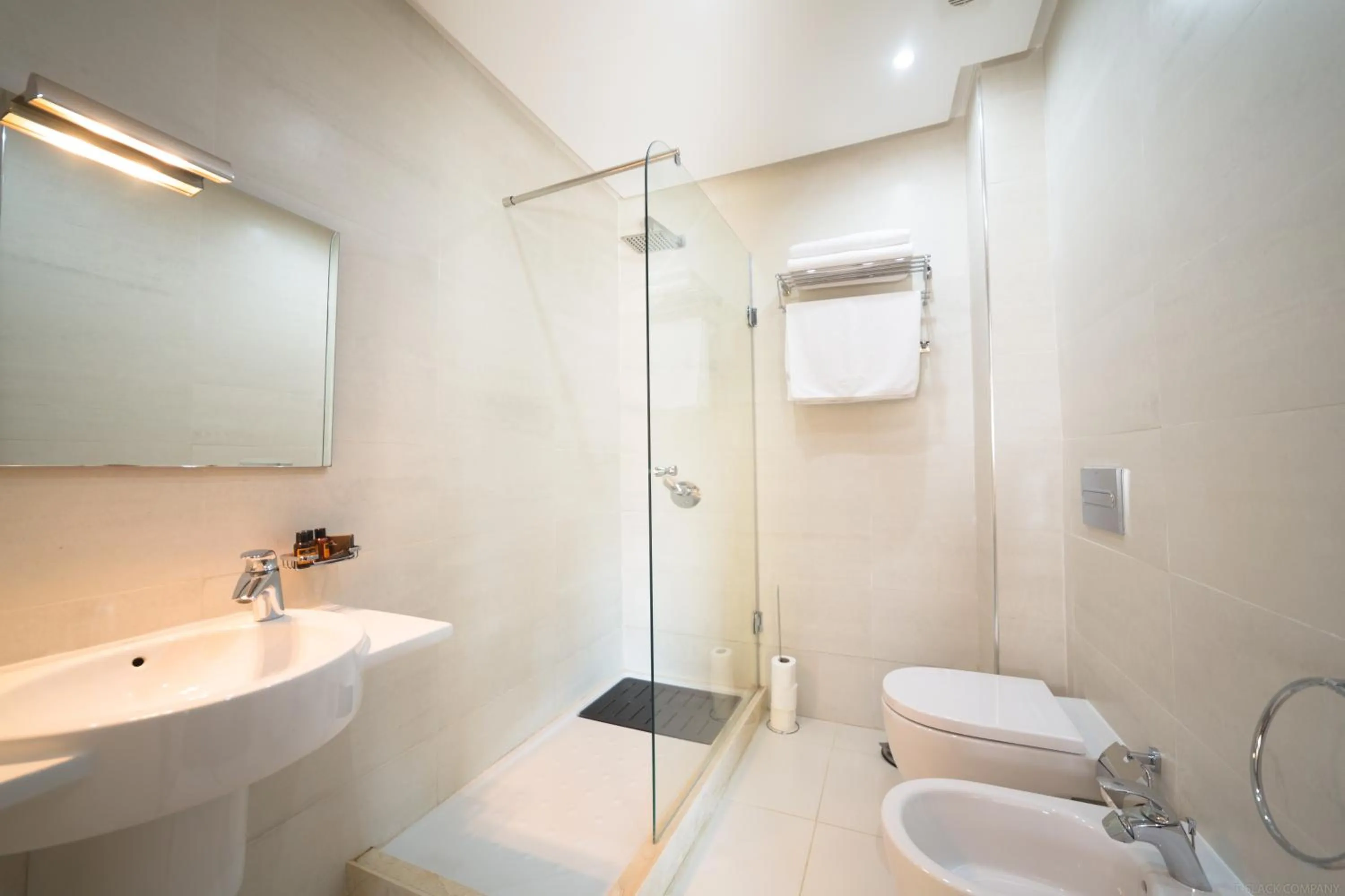 Shower in Mnar Castle