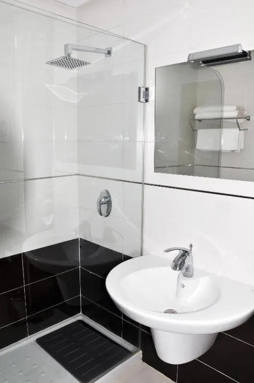 Three-Bedroom Apartment with Garden View in Mnar Castle