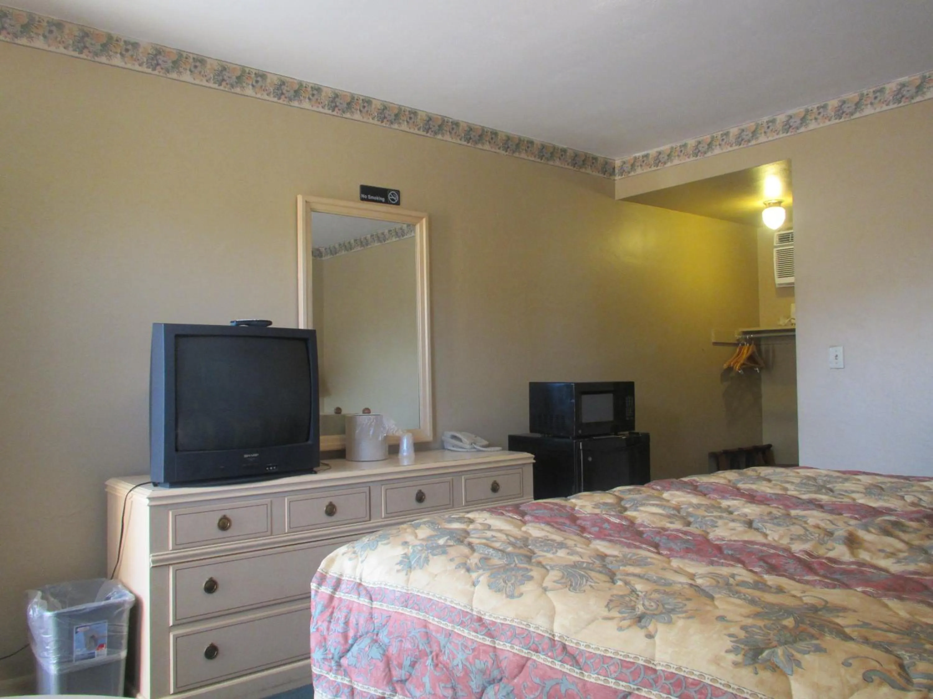 Bedroom, Bed in Country Lodge