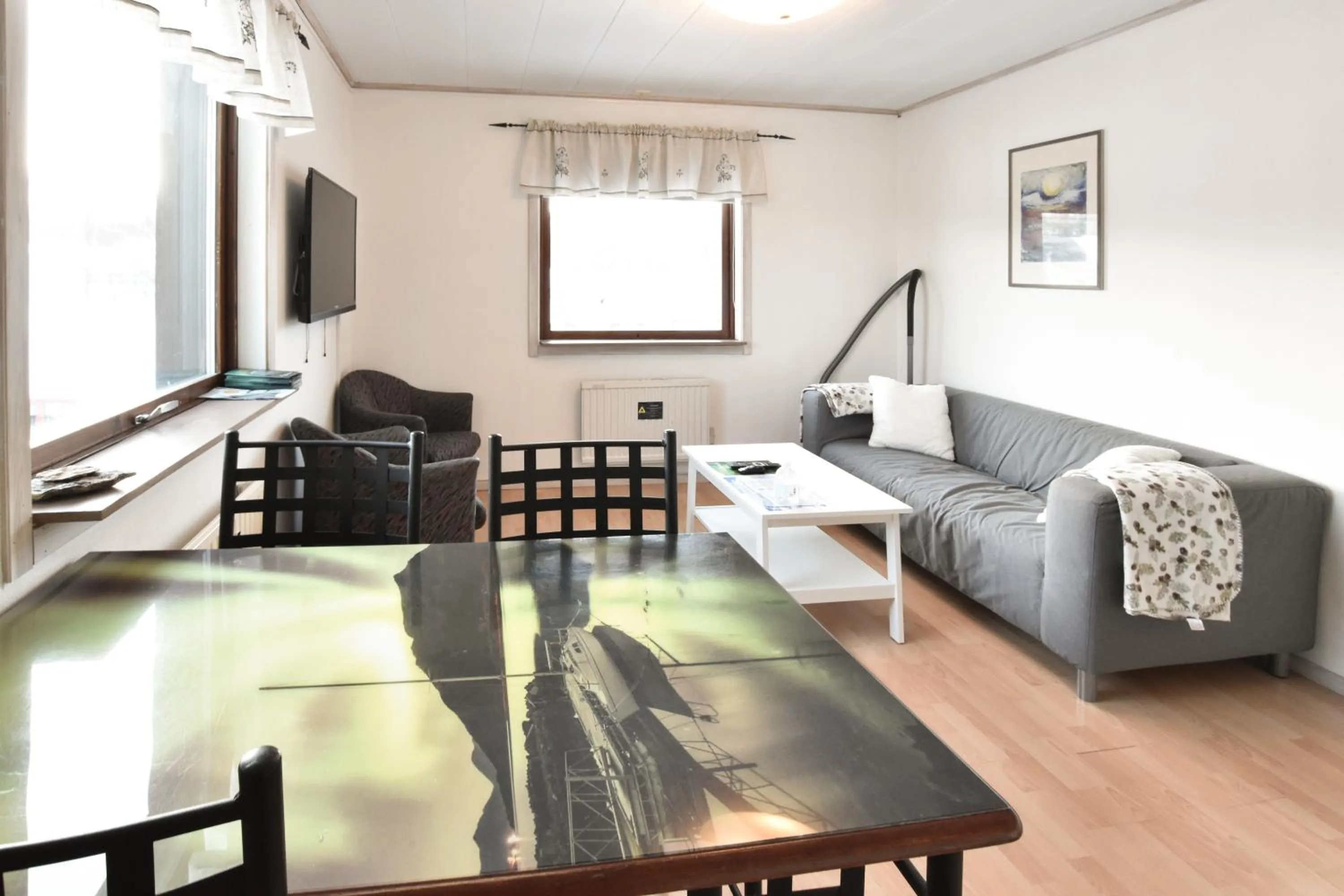 Living room in Abisko Guesthouse & Activities