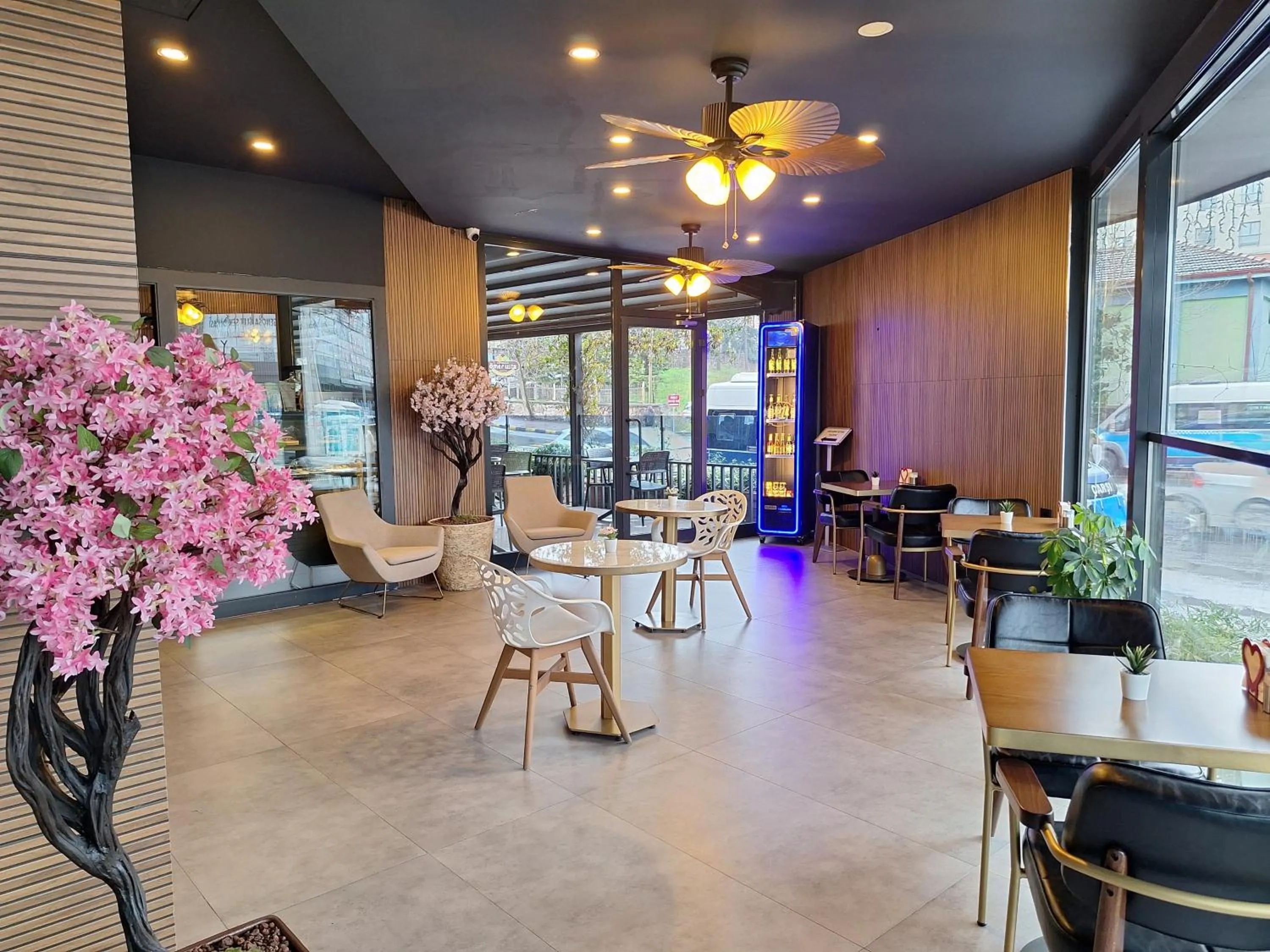 Restaurant/places to eat in N'Ala Otel