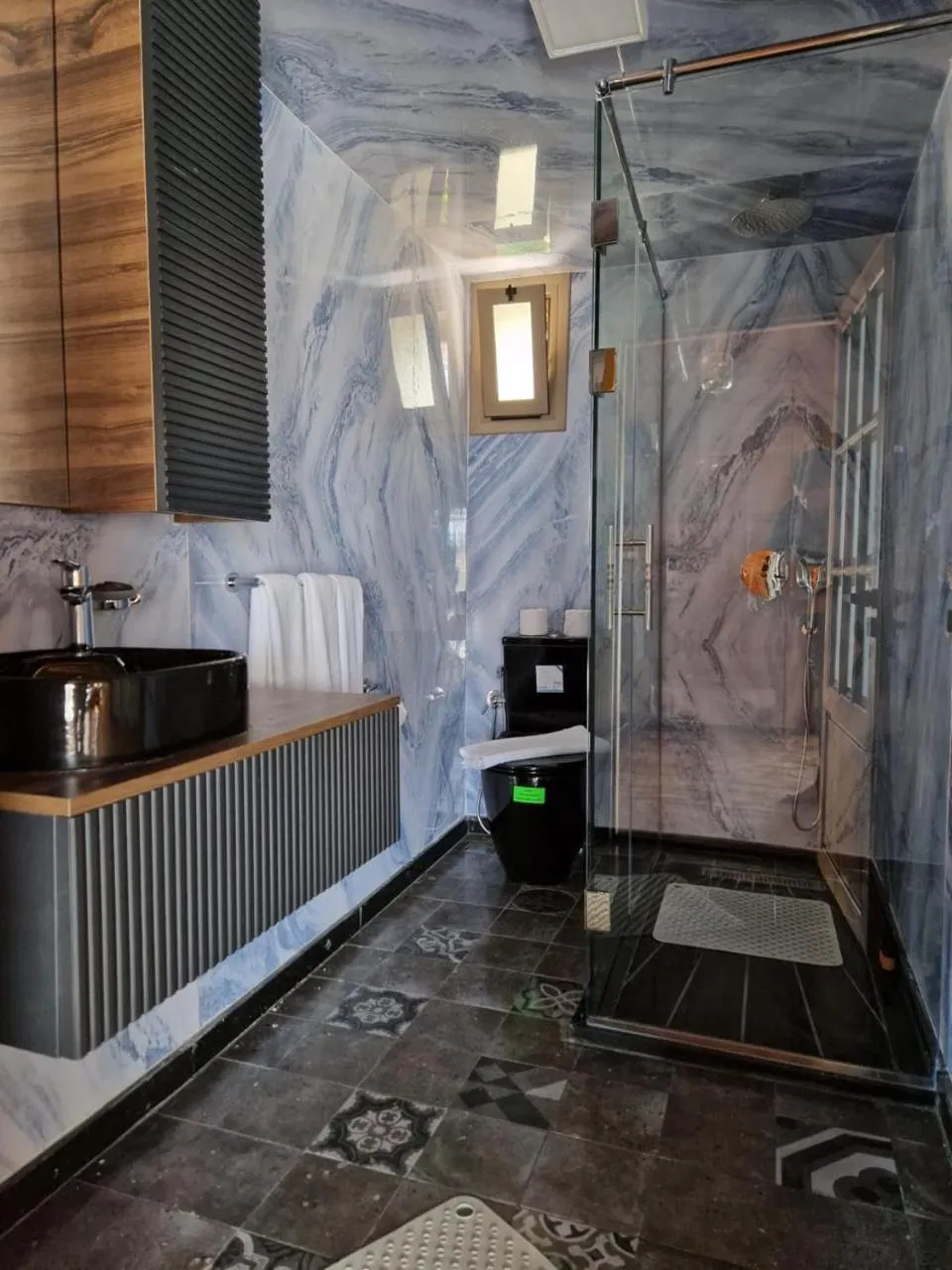 Shower in Mnar Park aqua park