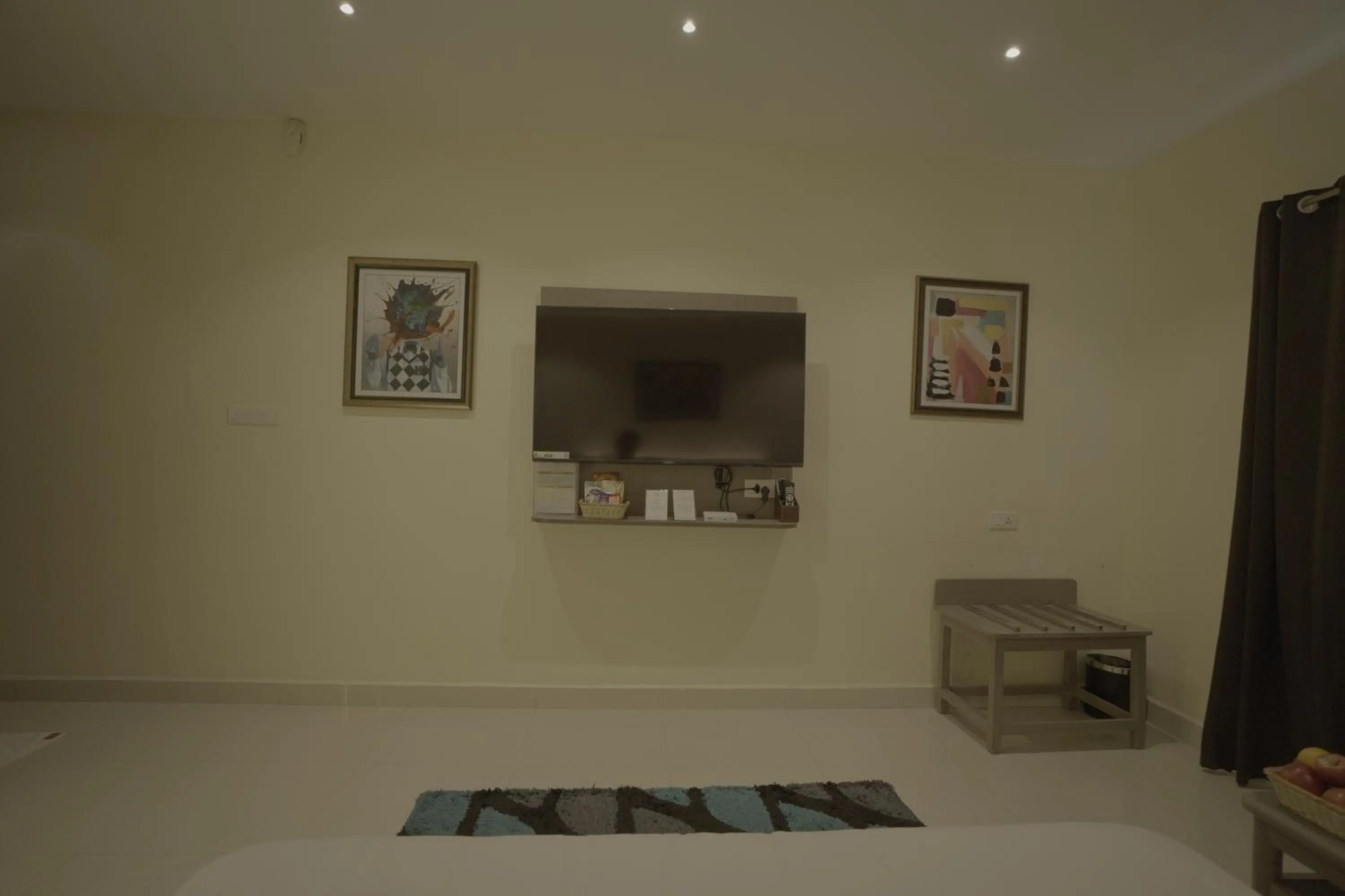 TV and multimedia in HOTEL ROYAL GRANDE