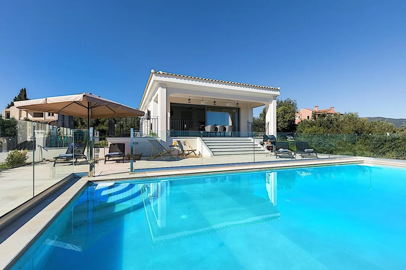 Property building in Villa Giem