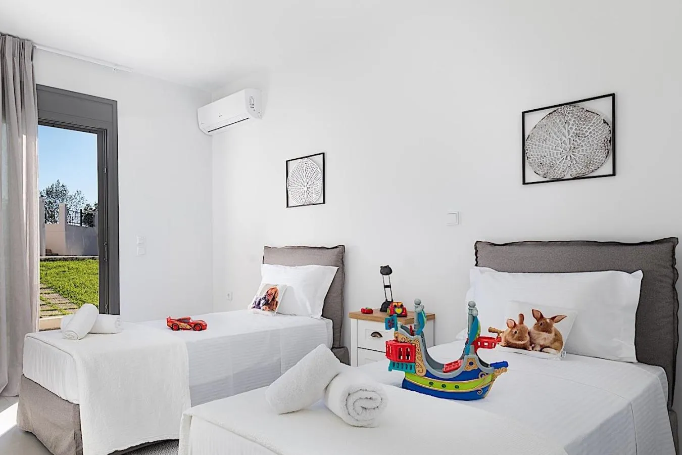 Bedroom, Bed in Villa Giem