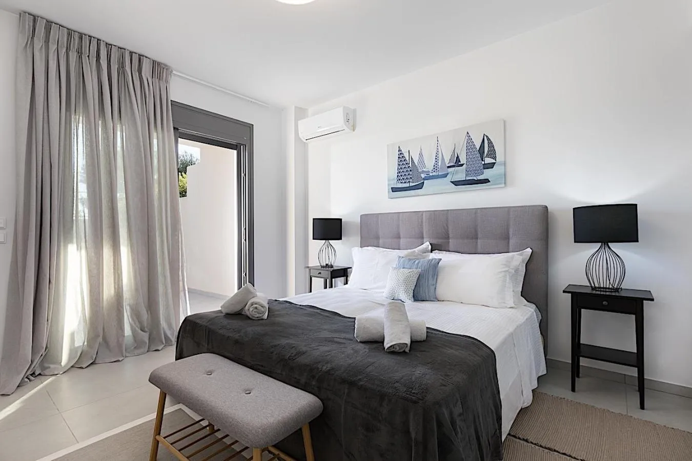 Bedroom, Bed in Villa Giem