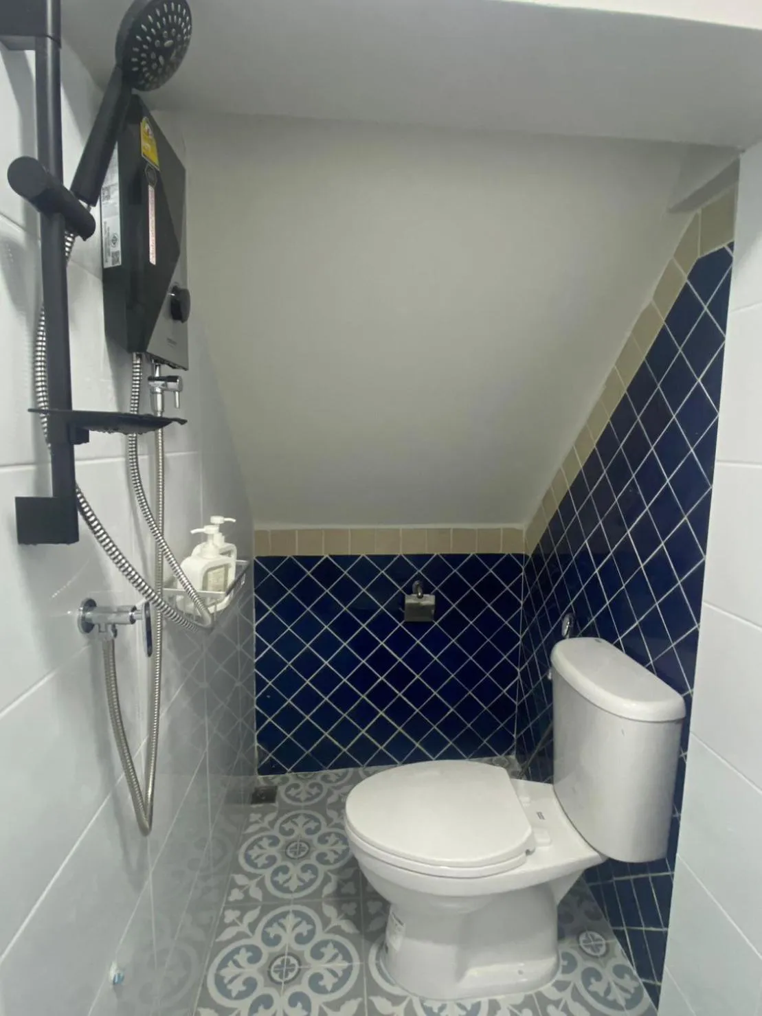 Toilet in My Way Hostel Chiang Mai