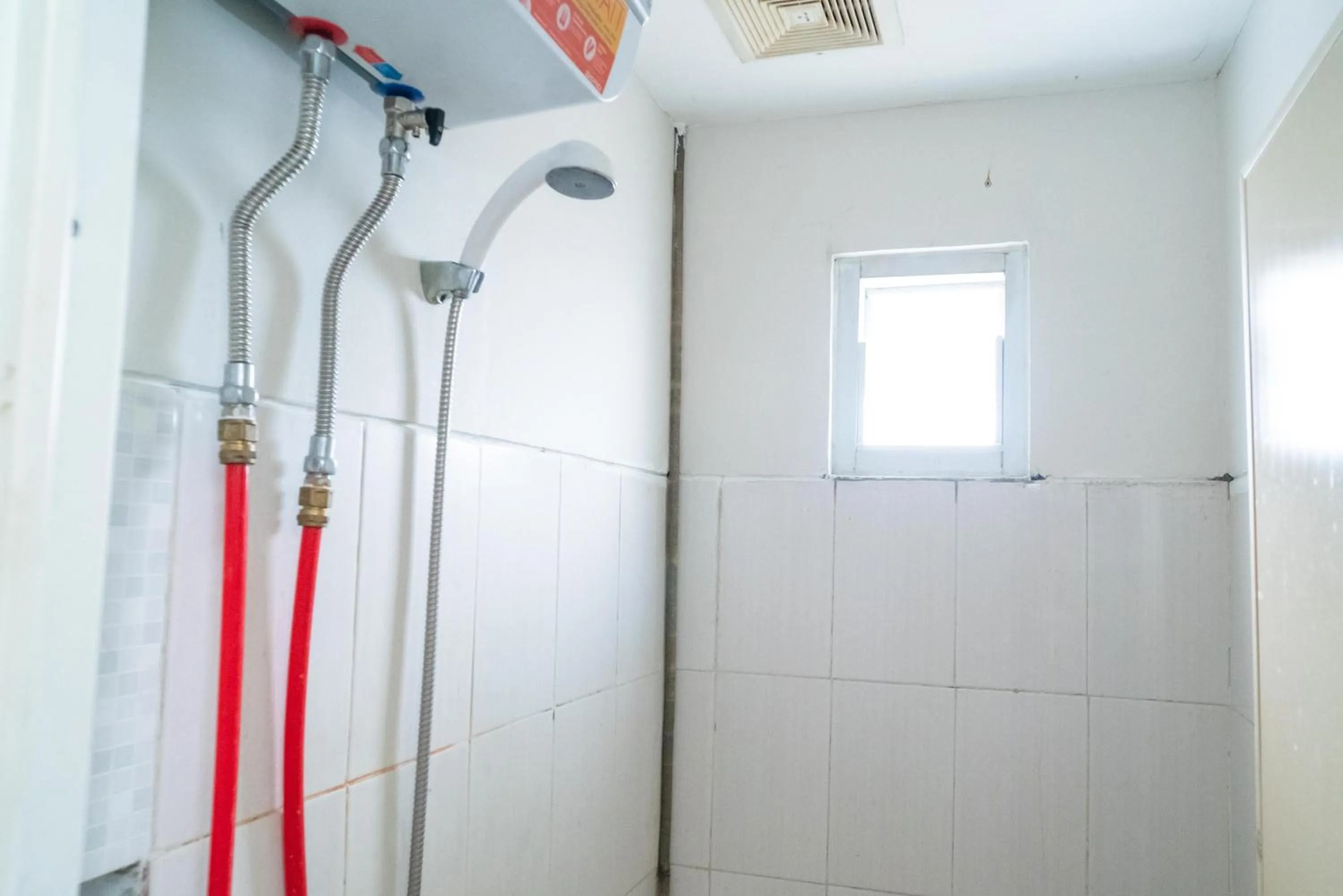 Bathroom in 77 Guest House Serpong Mitra RedDoorz