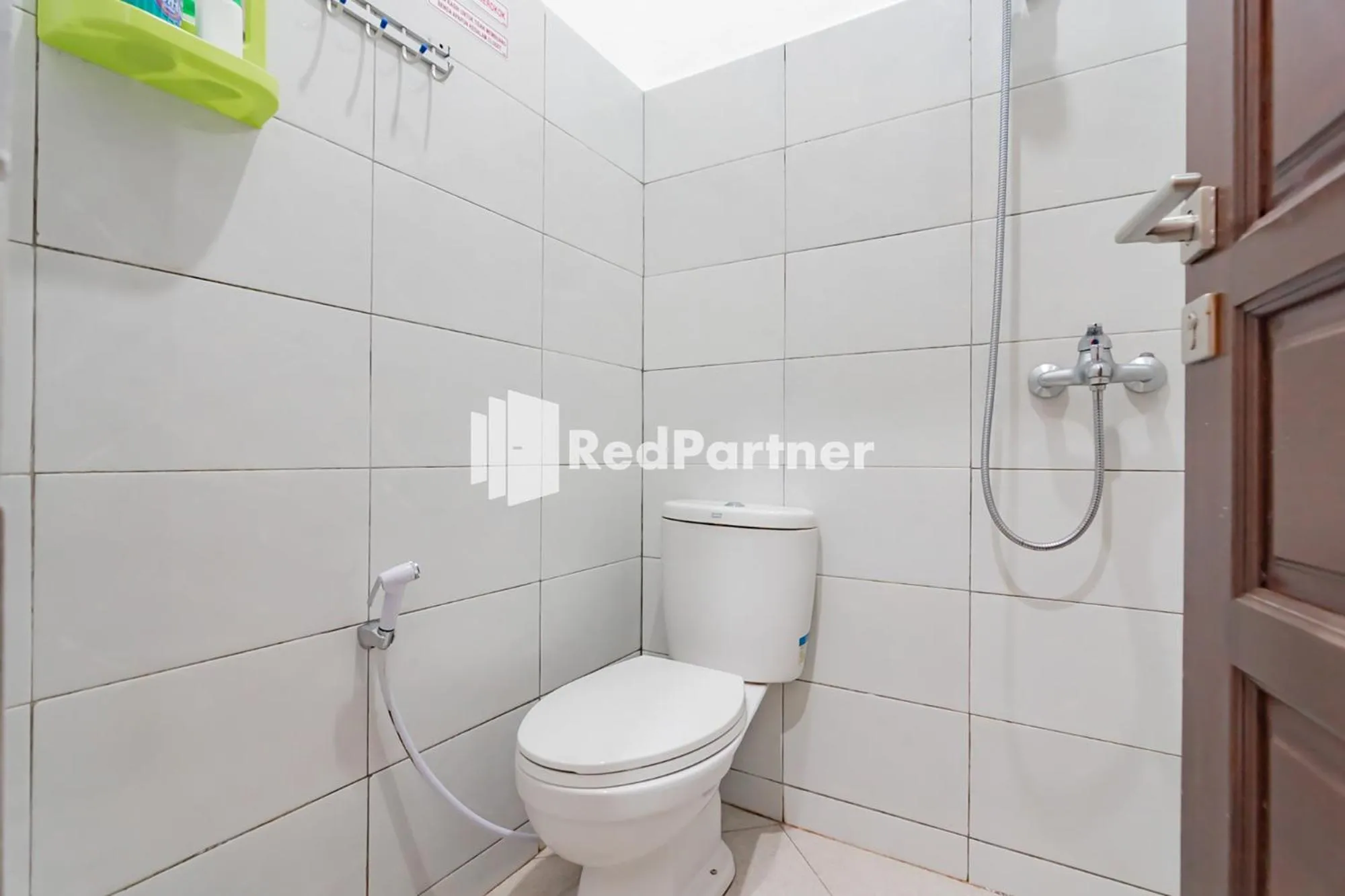 Bathroom in Langkar Guest House Syariah Mitra RedDoorz