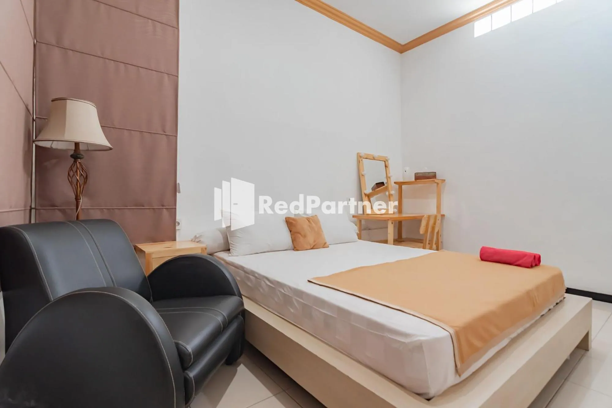 Bedroom, Bed in Langkar Guest House Syariah Mitra RedDoorz