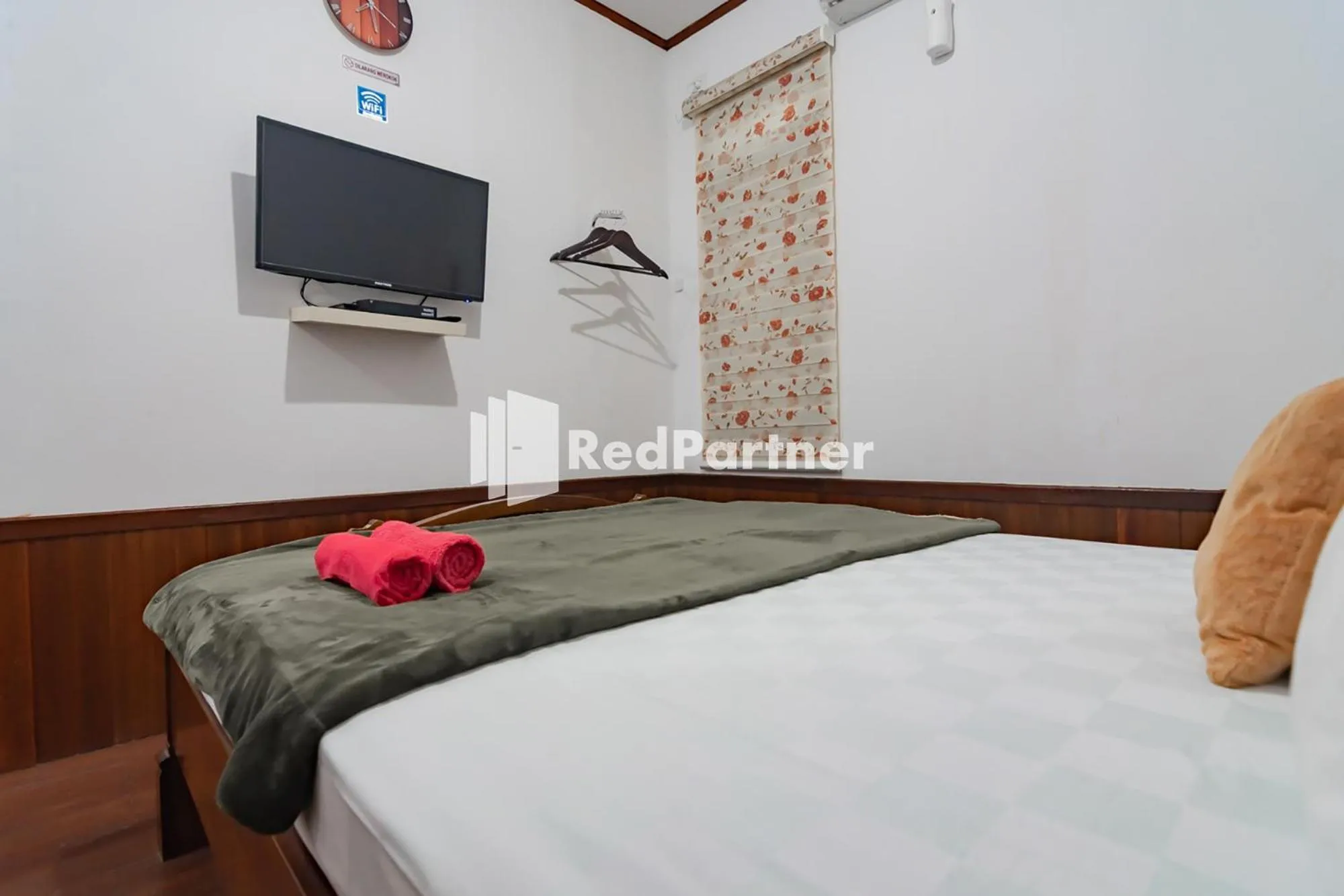Bedroom, Bed in Langkar Guest House Syariah Mitra RedDoorz