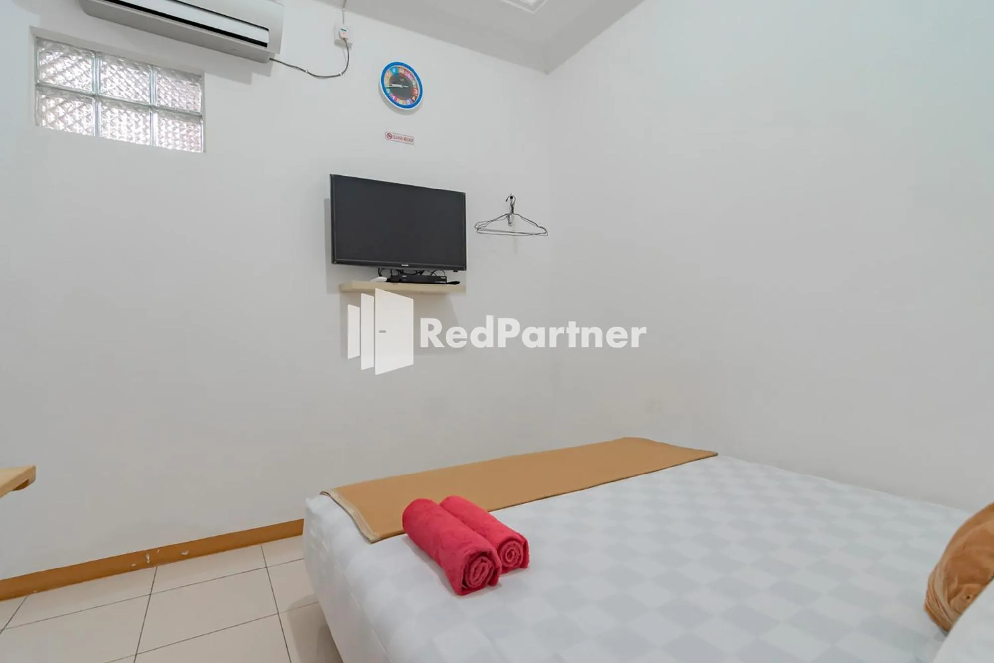Bedroom, Bed in Langkar Guest House Syariah Mitra RedDoorz