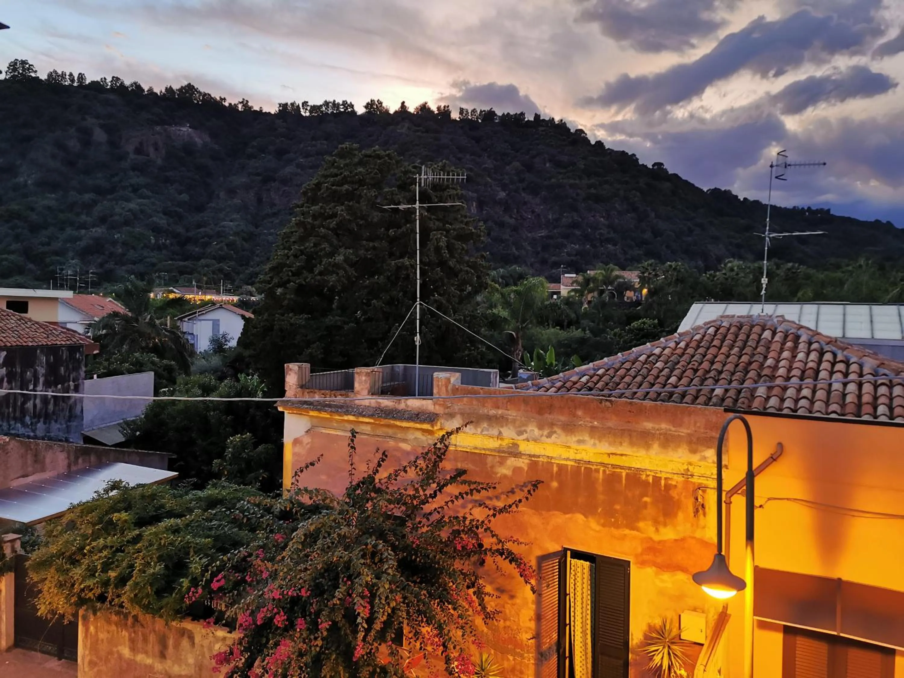 Neighbourhood in Made in Sicily Santa Tecla