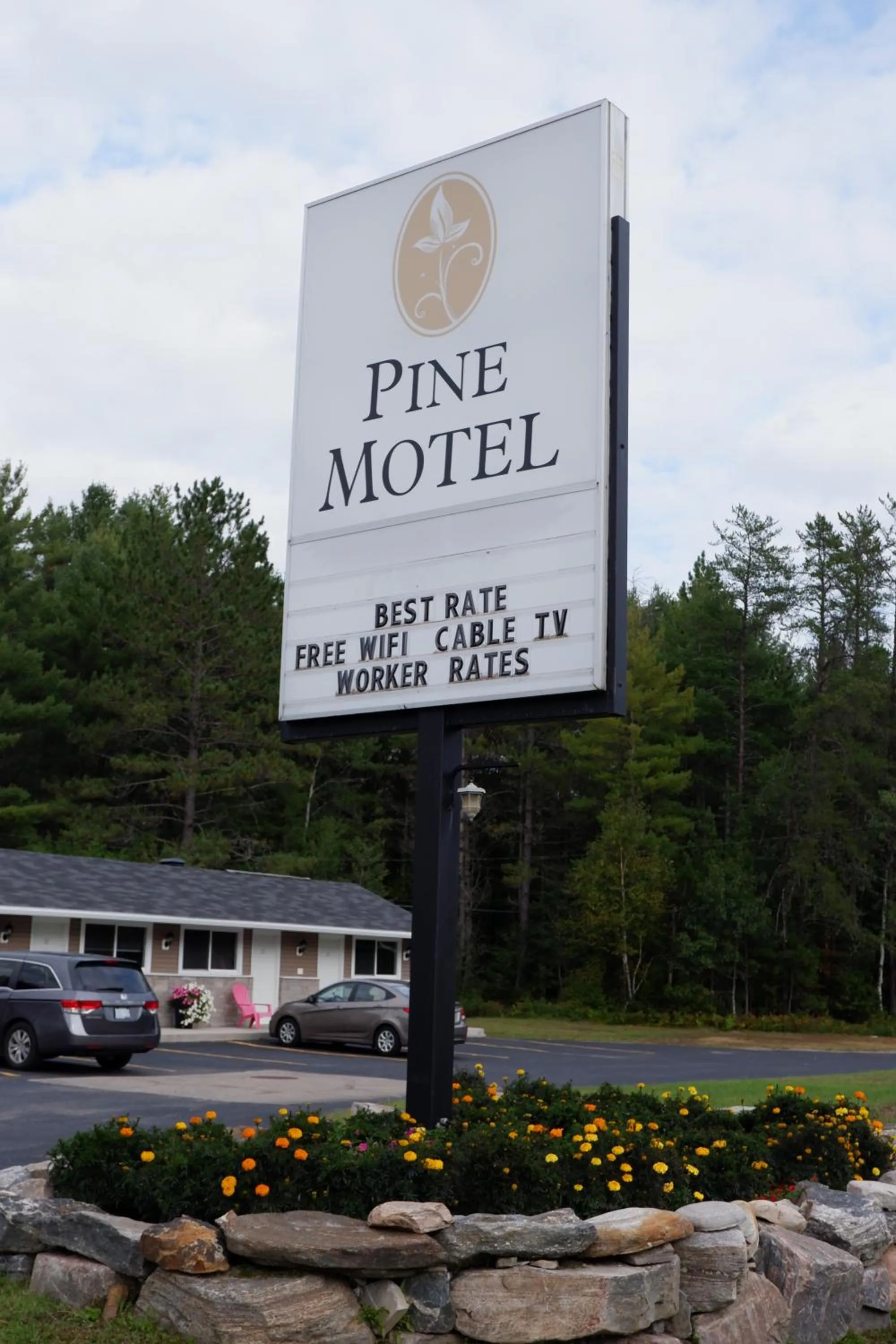 Pine Motel