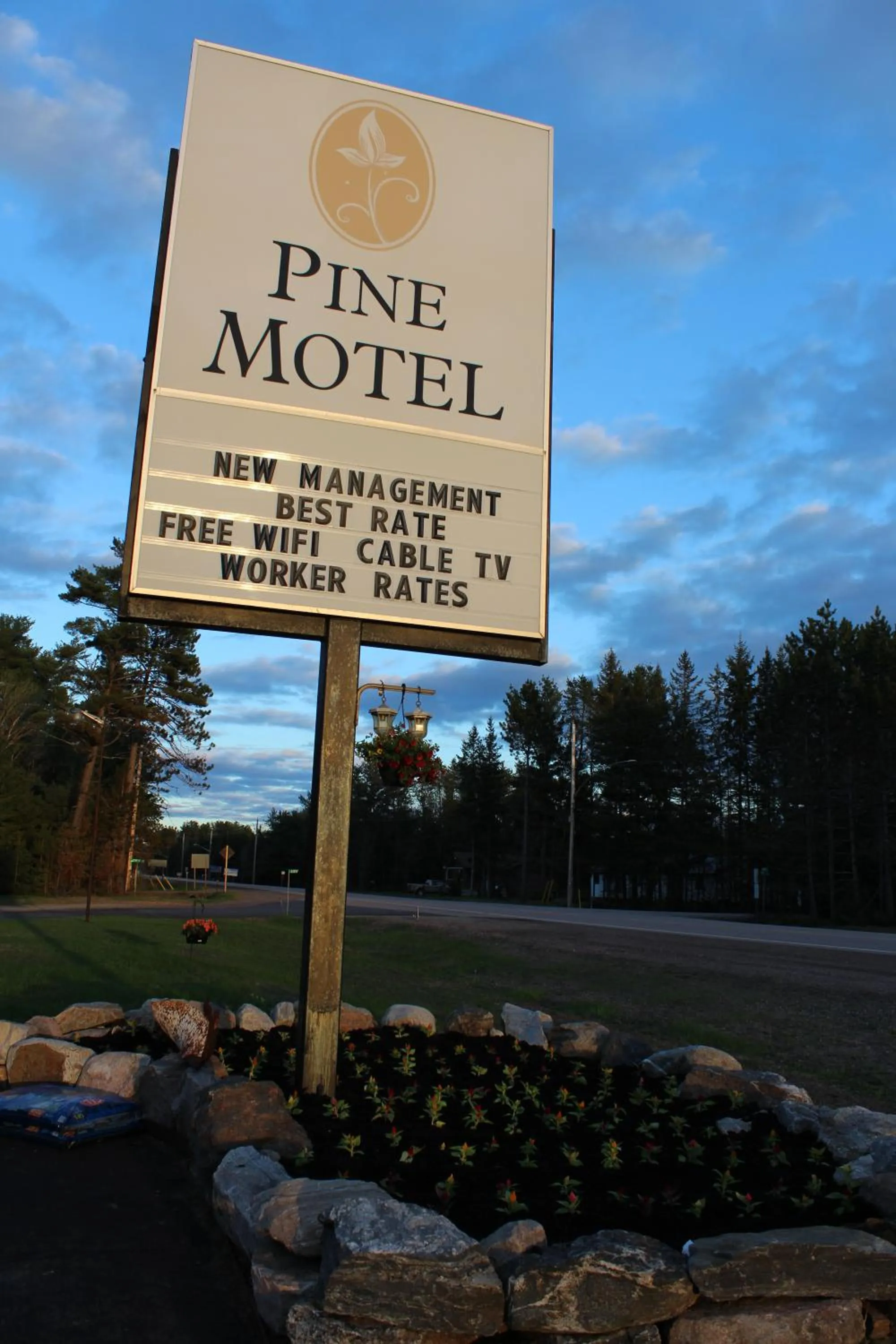 Pine Motel