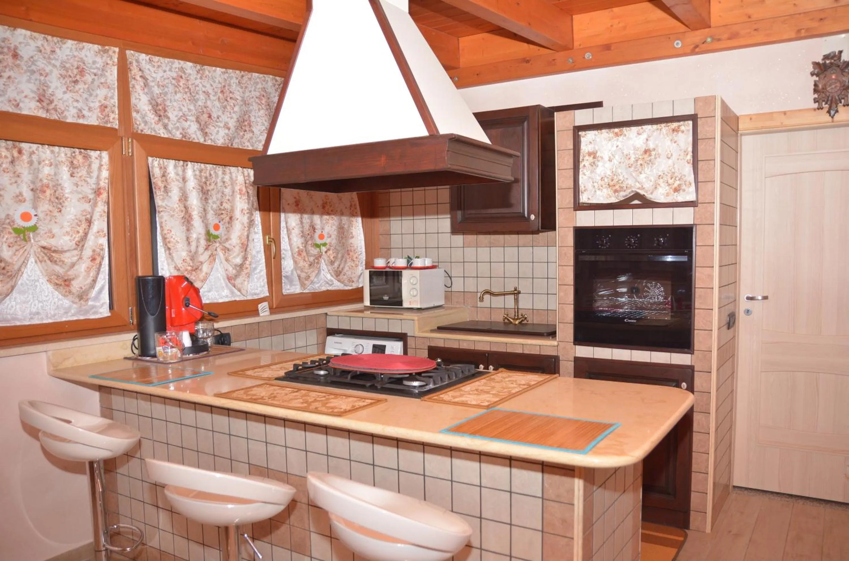 oven, Kitchen/Kitchenette in VILLA DEI CICAS