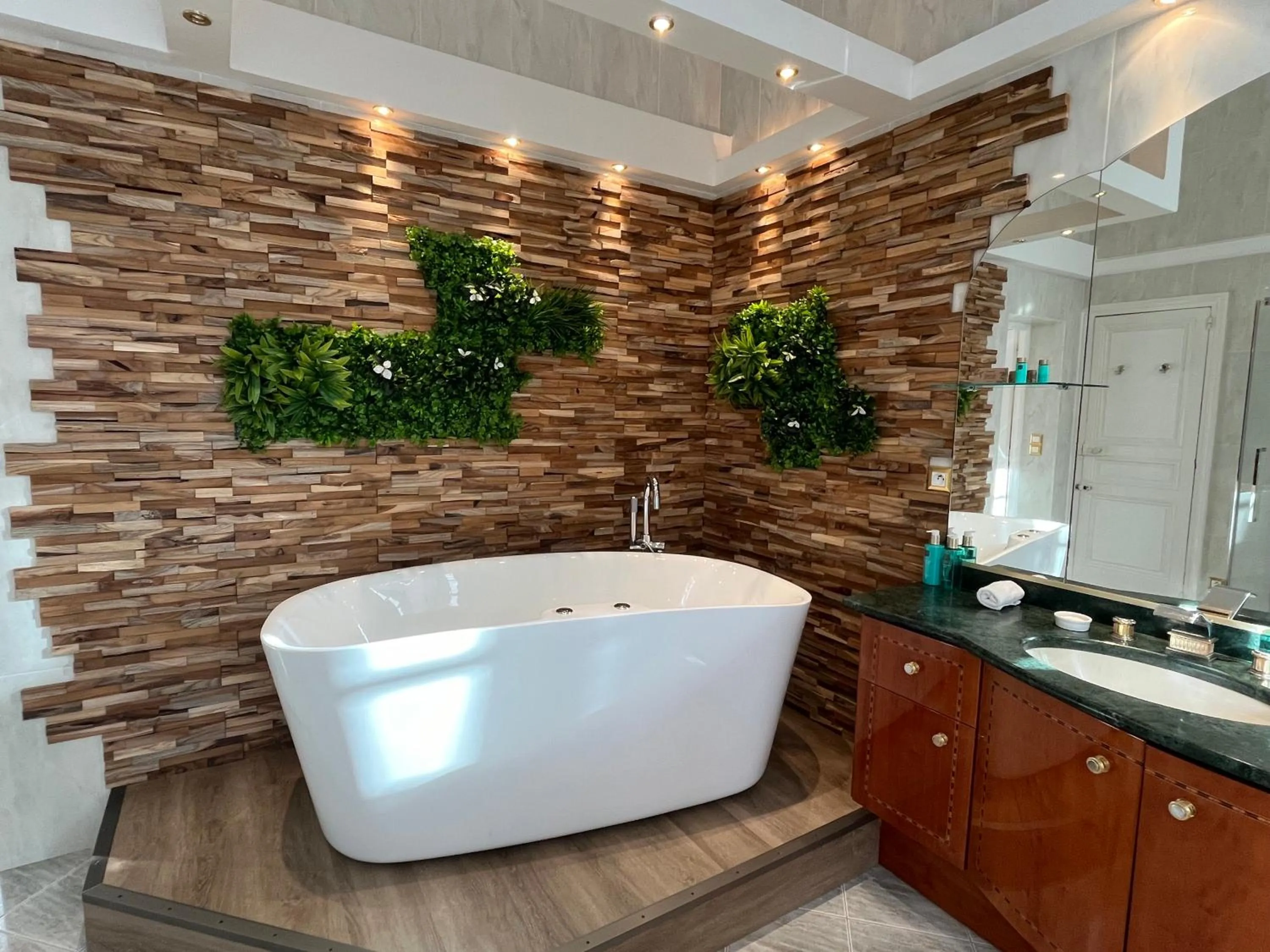 Hot Tub in Le Clos du Roc