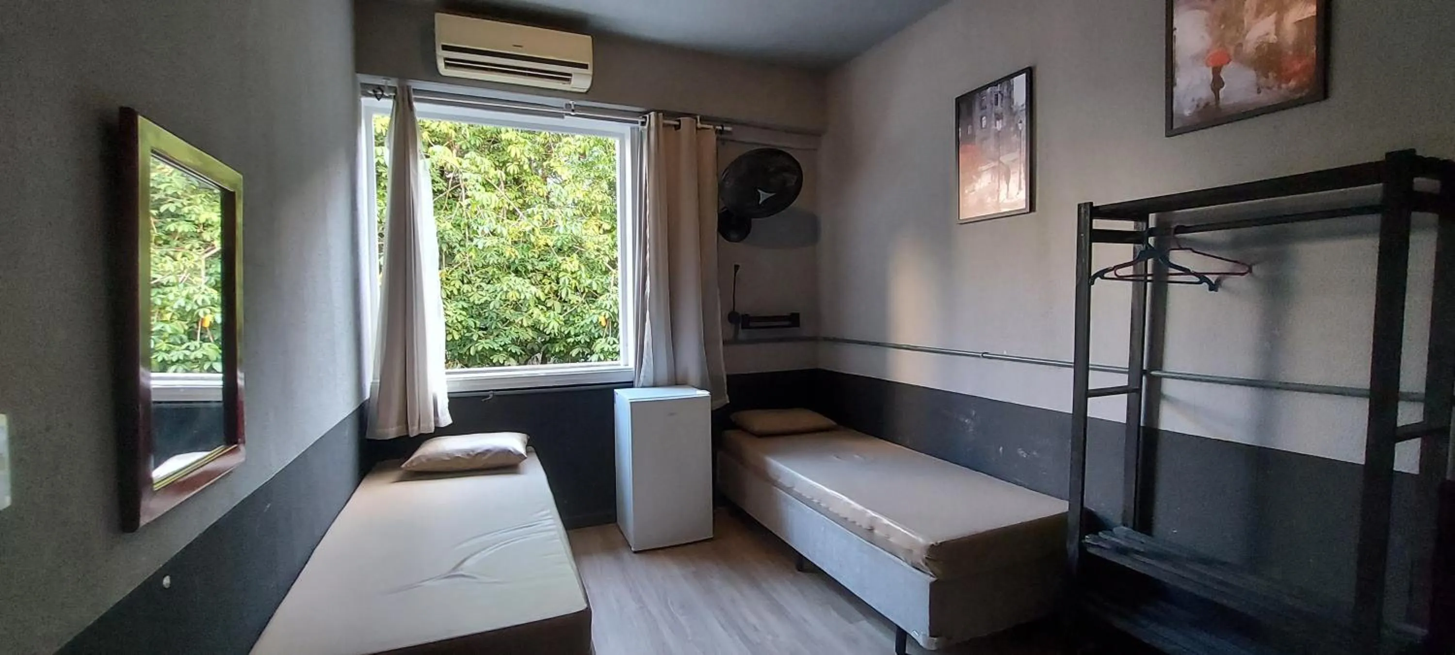 air conditioner, Bed in Hostel Leblon