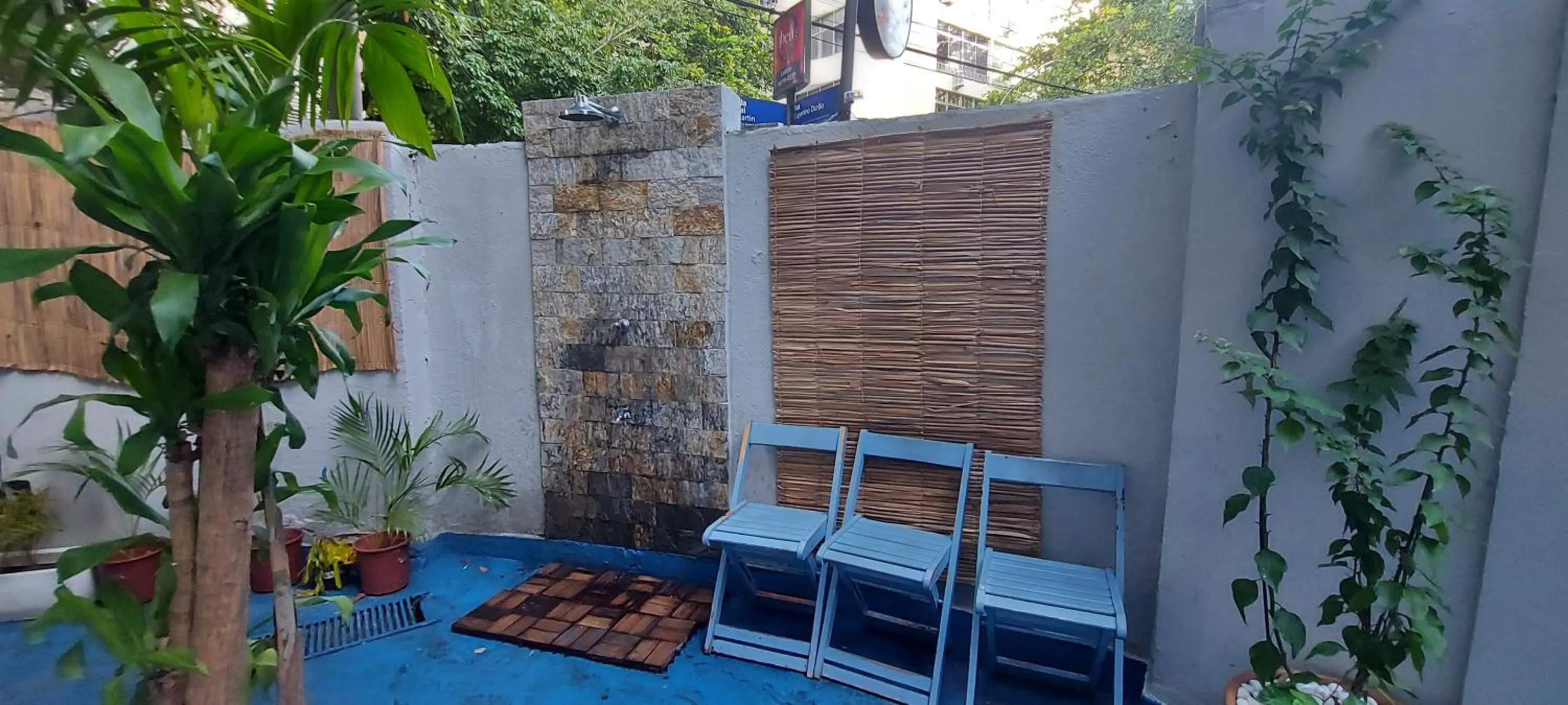 Shower in Hostel Leblon