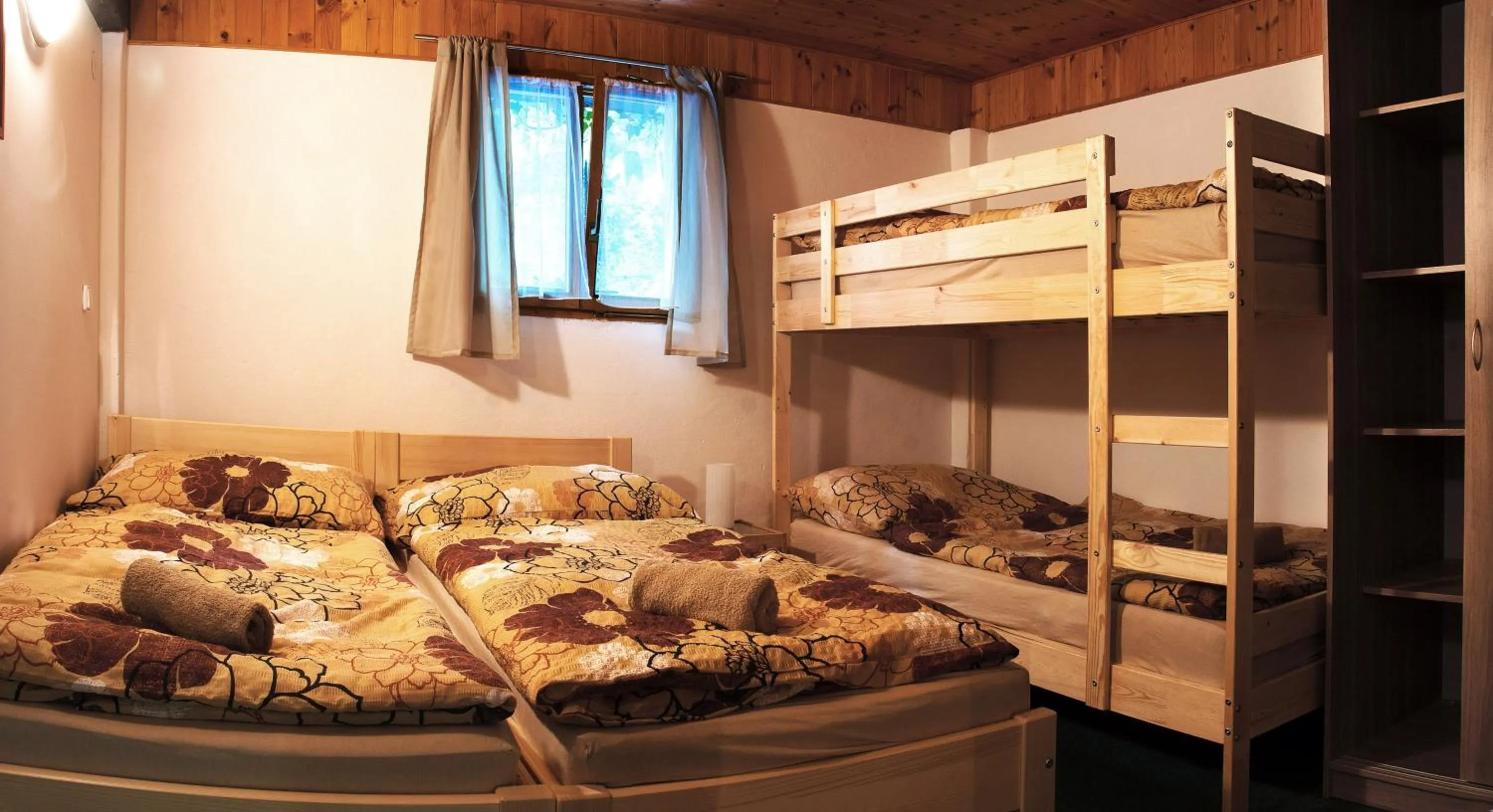 Bedroom, Bed in Lovecký hotel Jívák