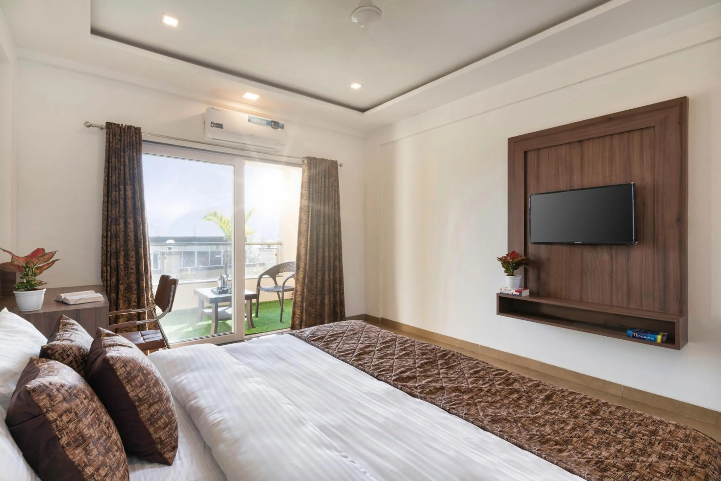 Photo of the whole room, Bed in Blizzard Resort