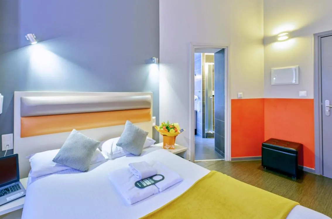 Bed in Adonis Hotel Strasbourg